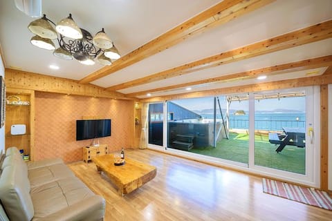 #Full Villa #Ocean View #Private House #Sunset Restaurant #Group Room, Sunshine (Private Pool + 2 Ro