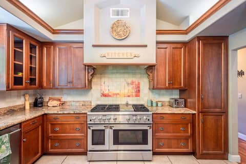 Sage House | Spacious home 2 mil 2 Yosemite Entrnc