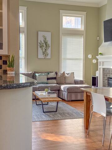 Charming State Thomas Home – Big Groups Welcome! gallery image 4