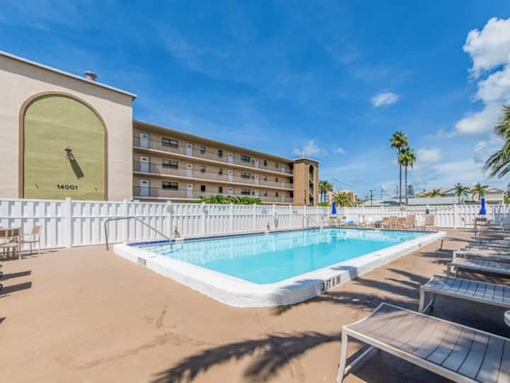 Amazing Location For The Perfect Vacation!~ 1 Bedr - Madeira Beach, FL
