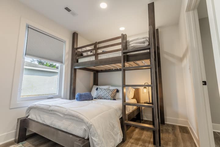 sovrum 2 tvilling över hela specialbyggda våningssängar