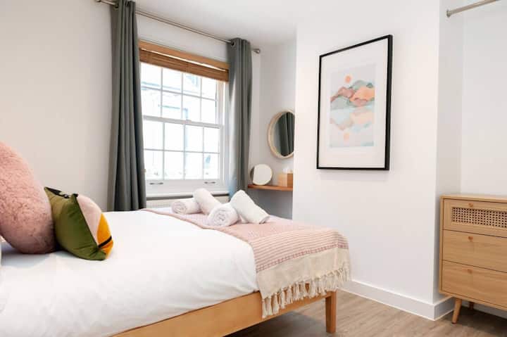 Taulo za kuogea na za mikono hutolewa kwa wageni wote.