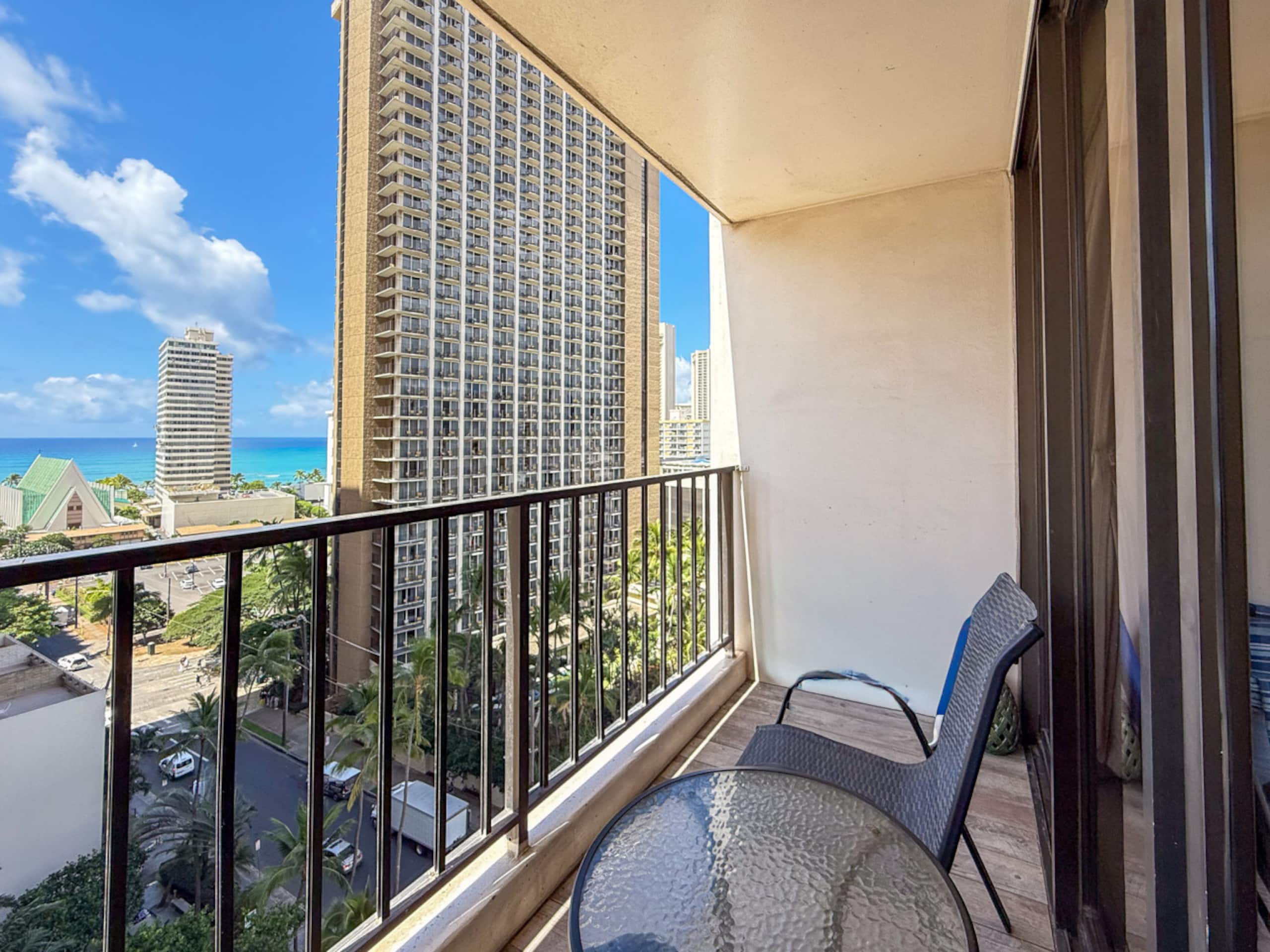 Condo in Honolulu · ★4.89 · 1 bedroom · 3 beds · 1 private bath - Image 22
