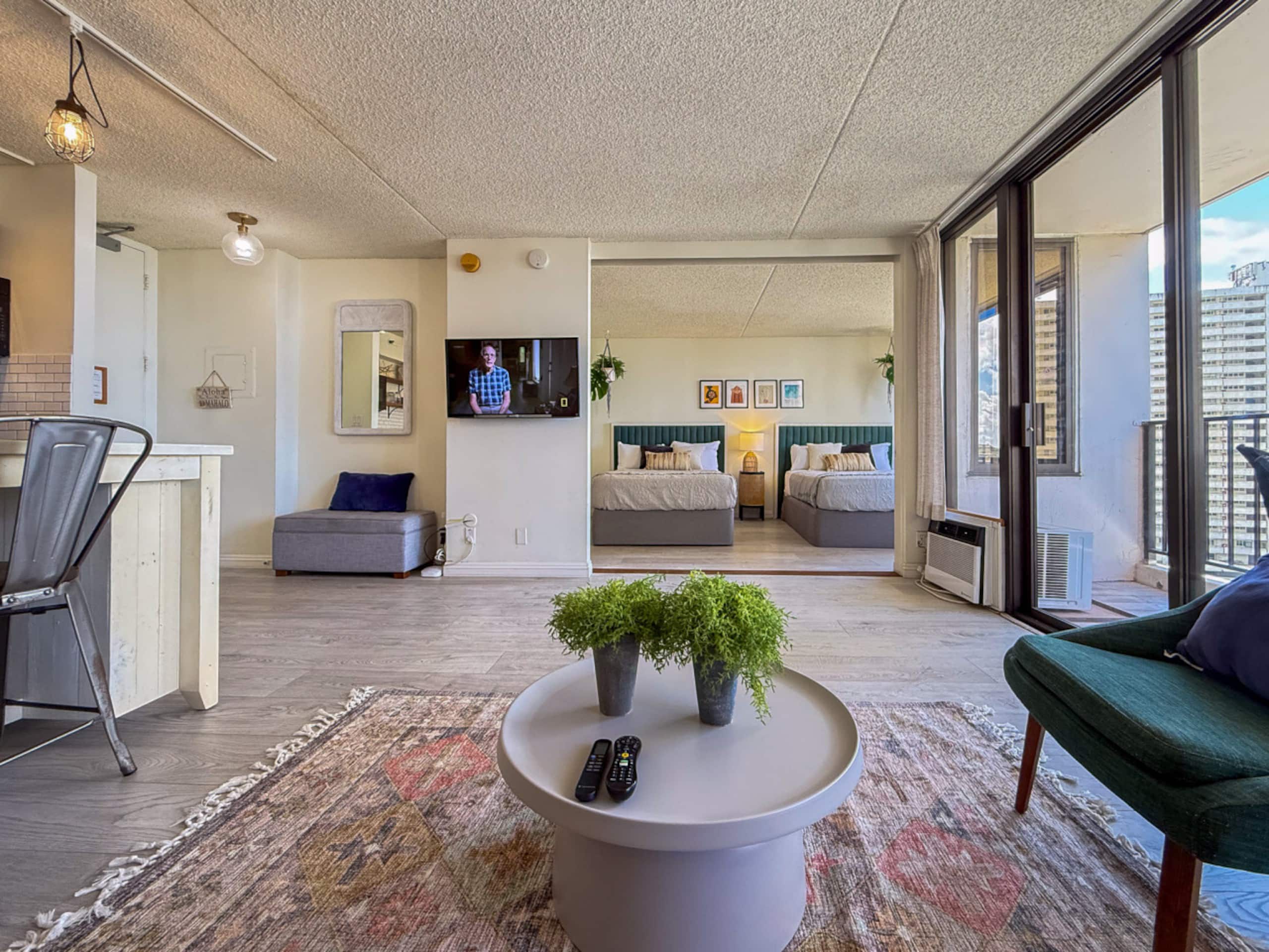 Condo in Honolulu · ★4.89 · 1 bedroom · 3 beds · 1 private bath - Image 4