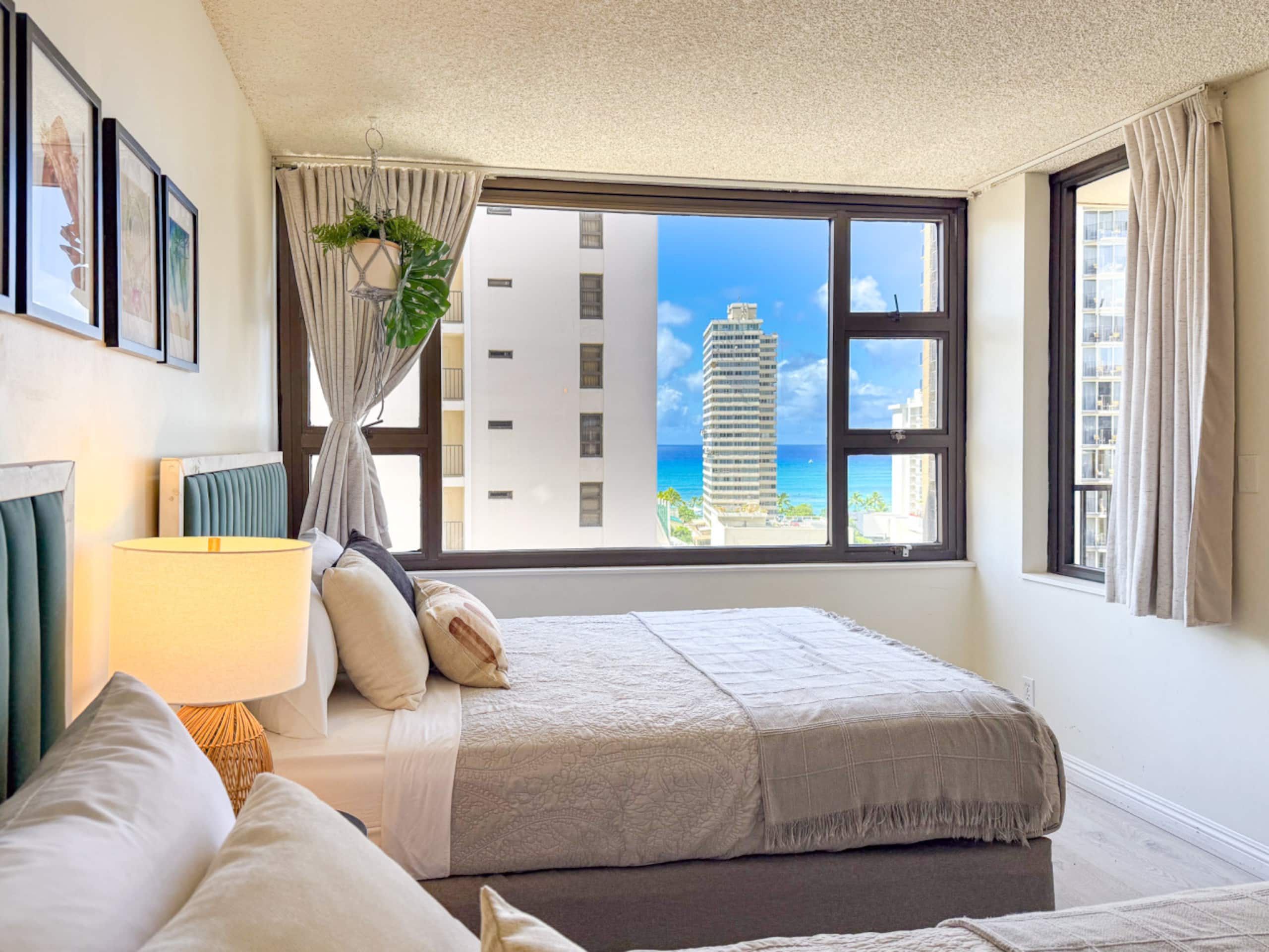 Condo in Honolulu · ★4.89 · 1 bedroom · 3 beds · 1 private bath - Image 7