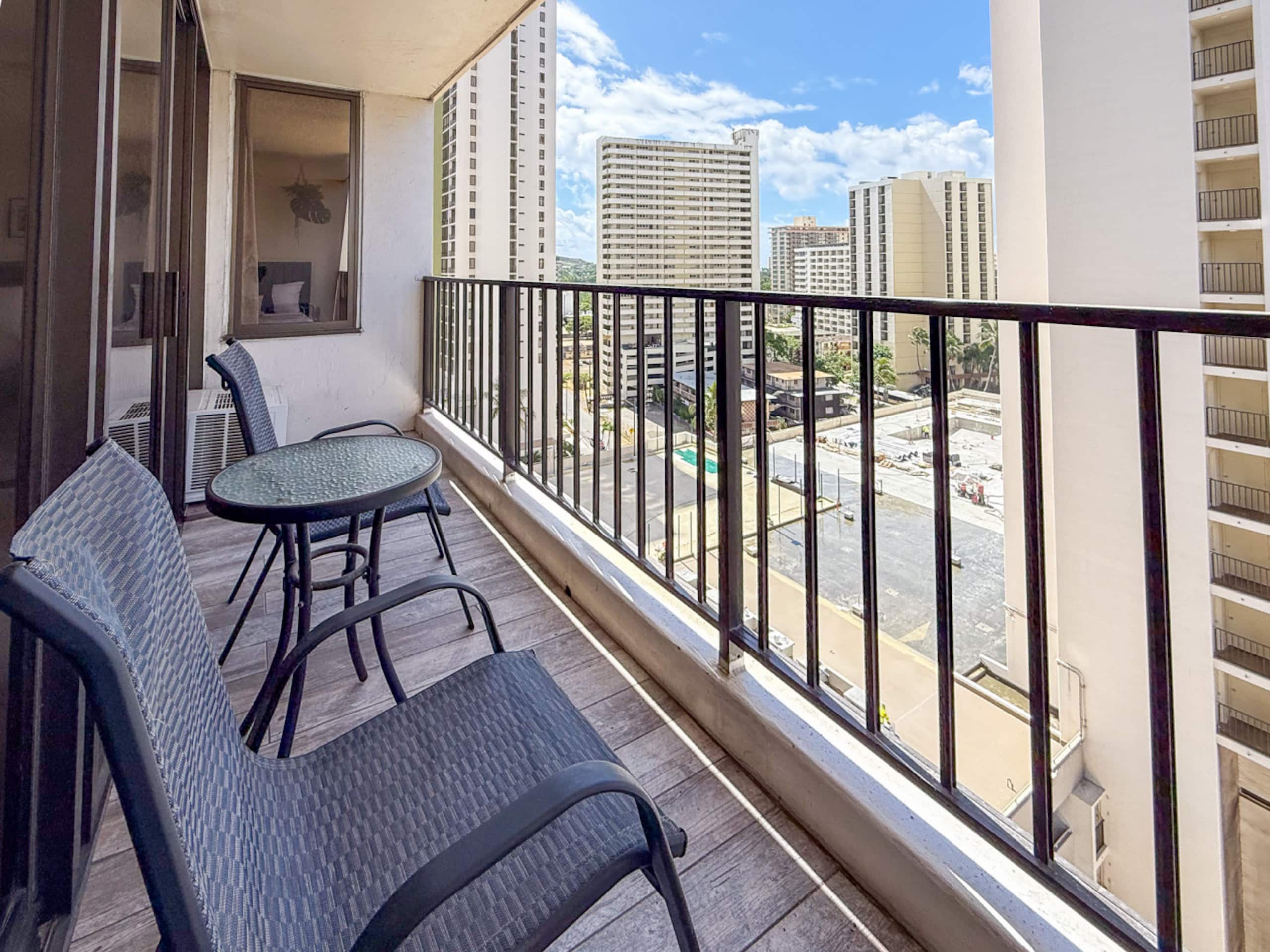 Condo in Honolulu · ★4.89 · 1 bedroom · 3 beds · 1 private bath - Image 23