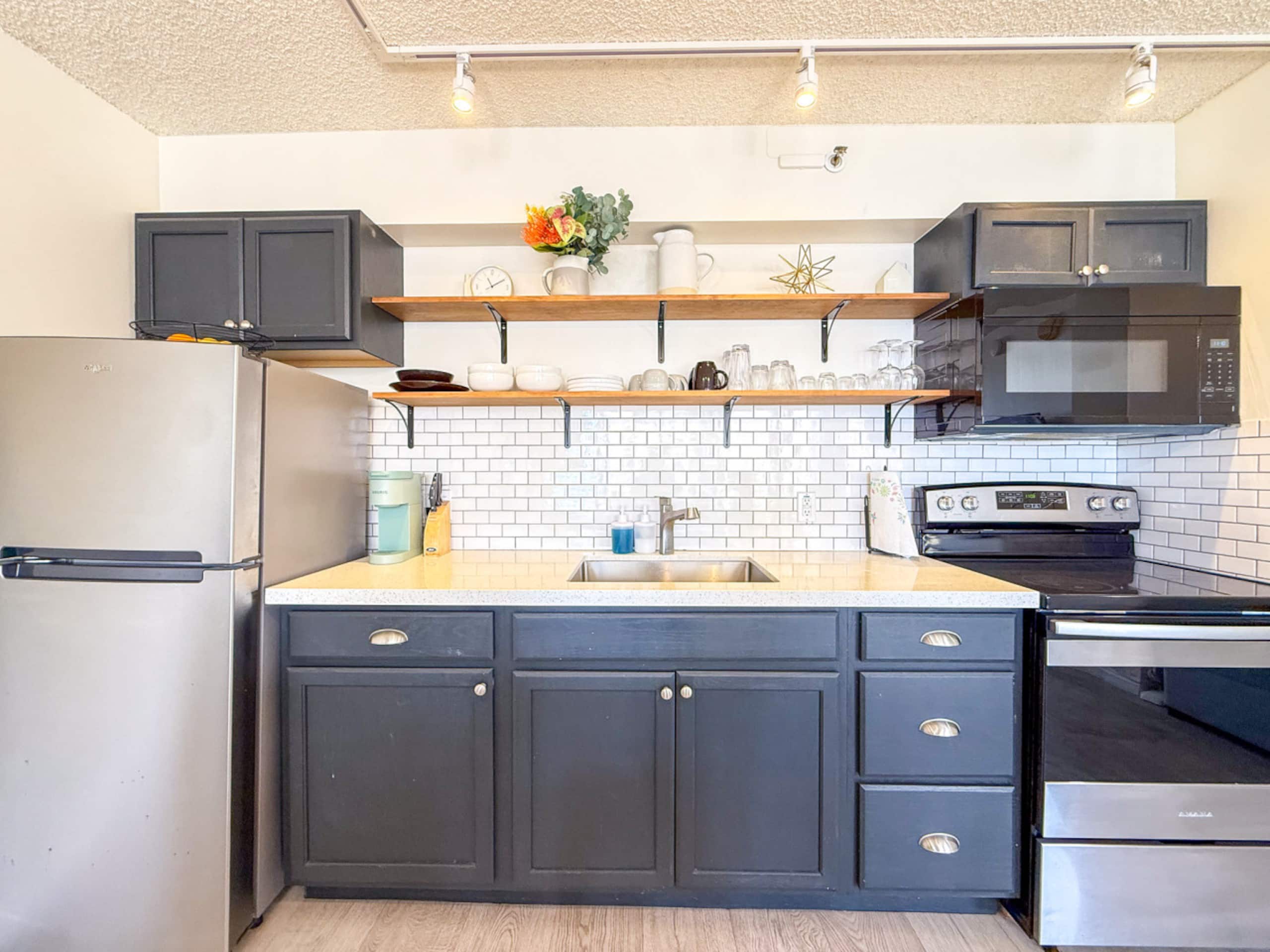 Condo in Honolulu · ★4.89 · 1 bedroom · 3 beds · 1 private bath - Image 12