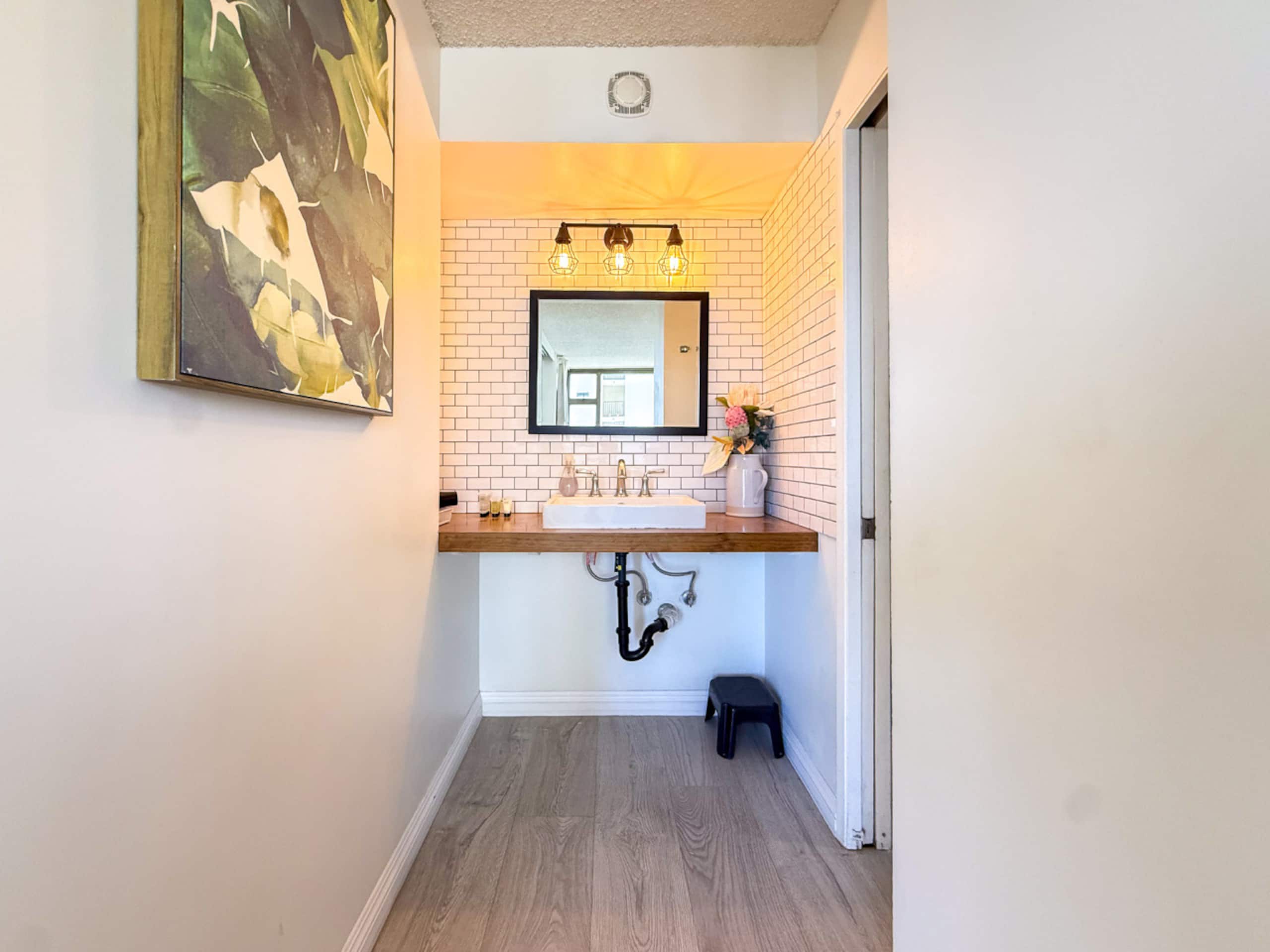 Condo in Honolulu · ★4.89 · 1 bedroom · 3 beds · 1 private bath - Image 15