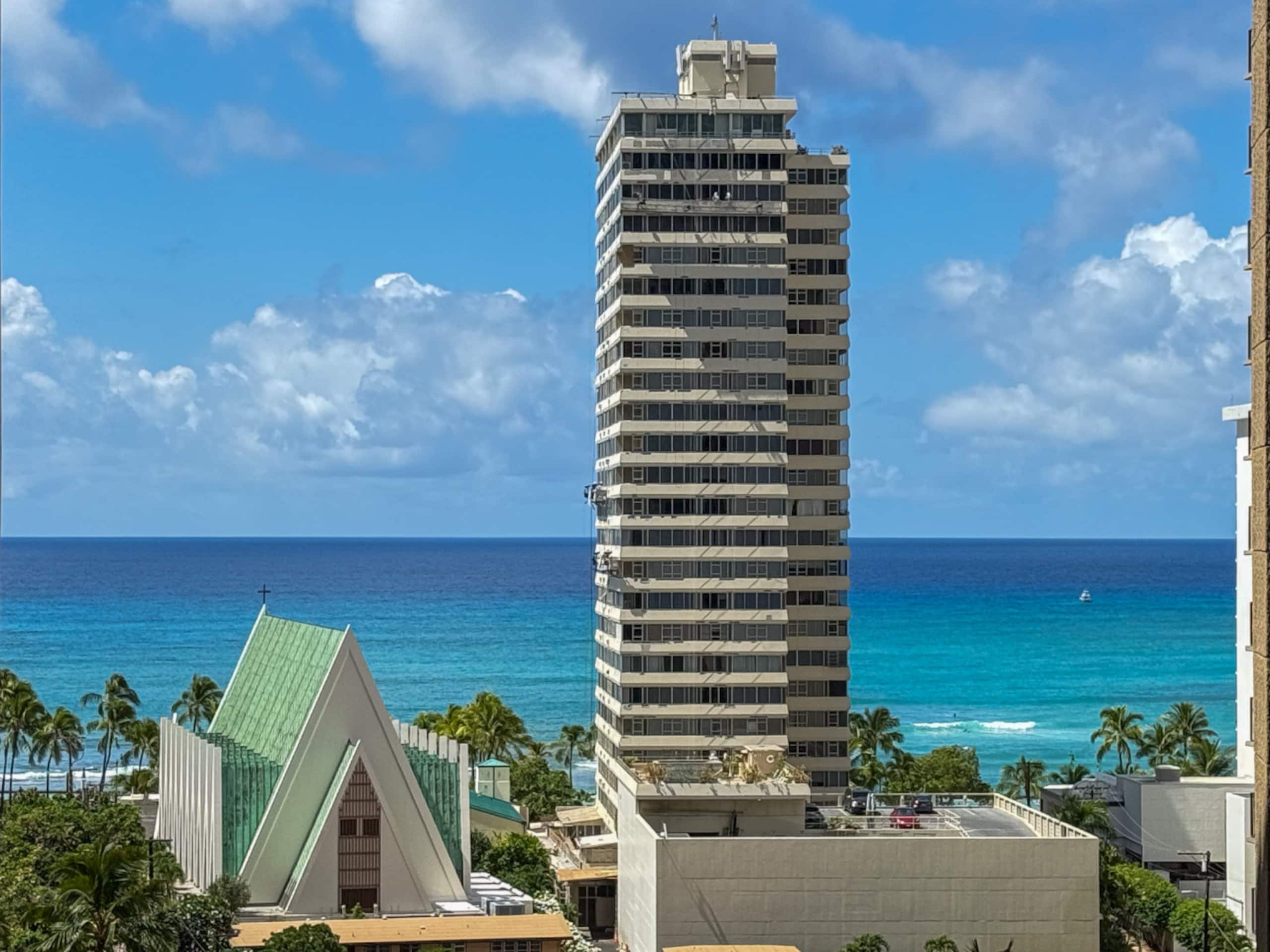 Condo in Honolulu · ★4.89 · 1 bedroom · 3 beds · 1 private bath - Image 3