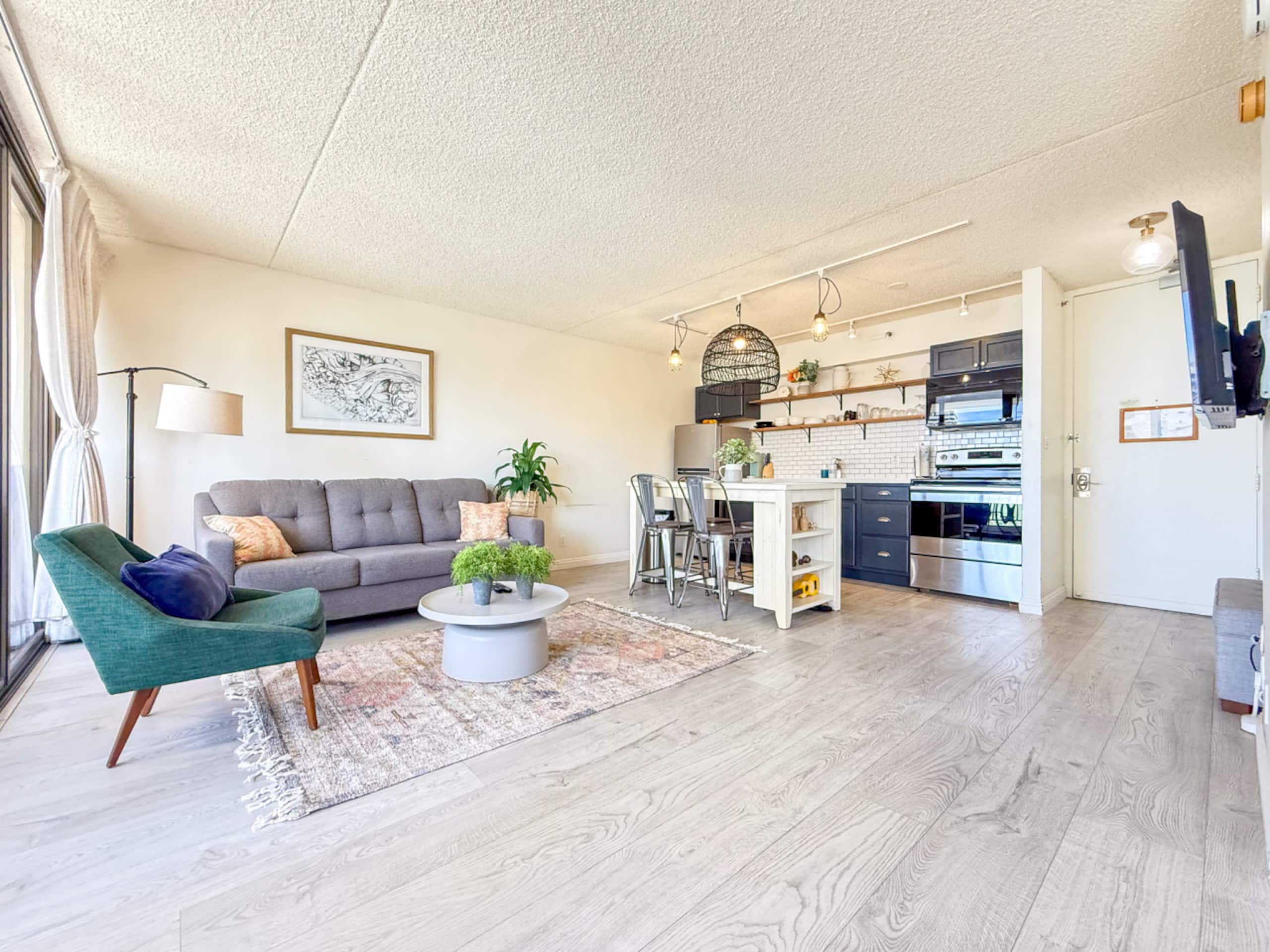 Condo in Honolulu · ★4.89 · 1 bedroom · 3 beds · 1 private bath - Image 5