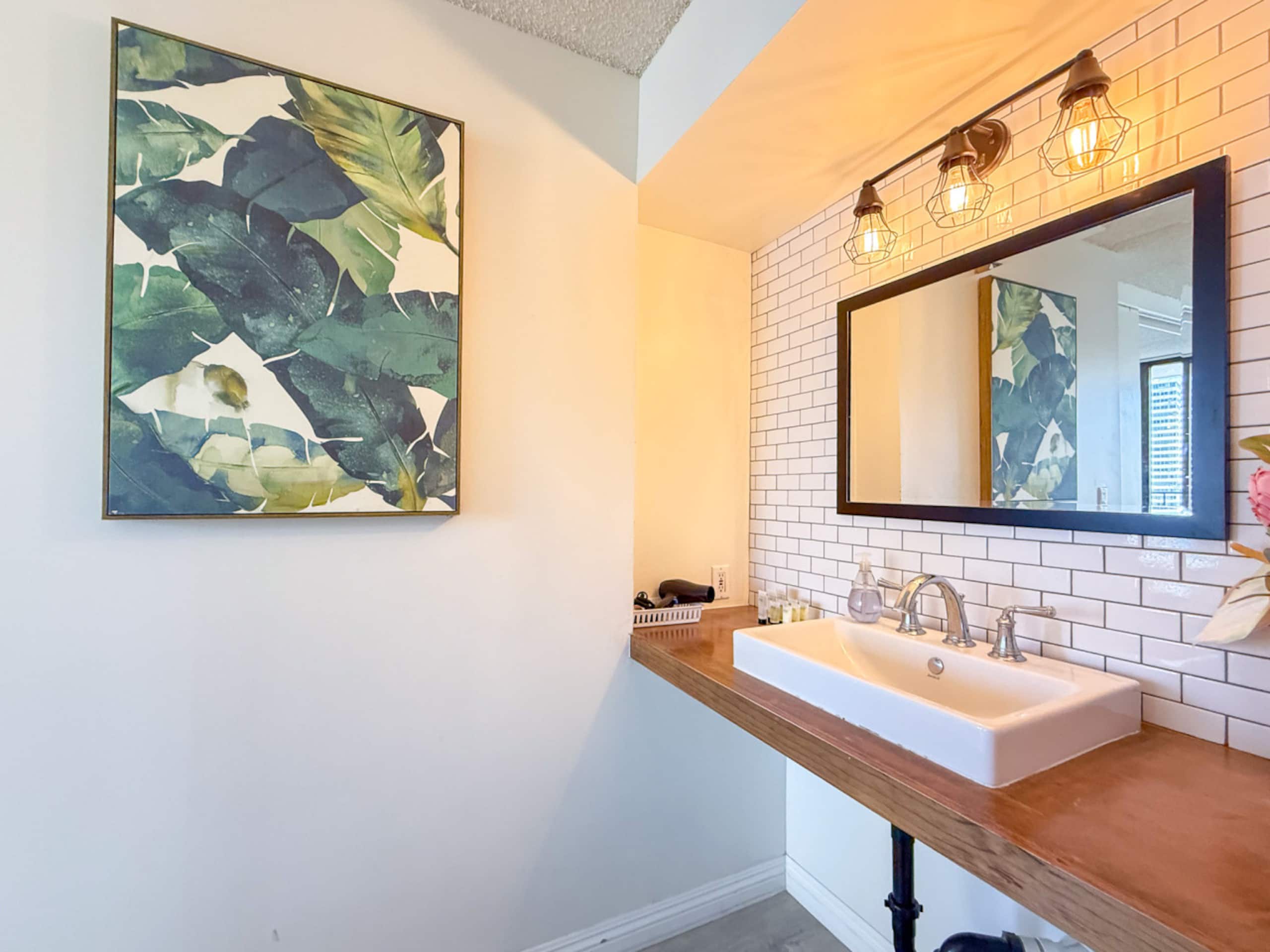 Condo in Honolulu · ★4.89 · 1 bedroom · 3 beds · 1 private bath - Image 14