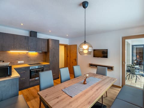 Leo by Interhome
