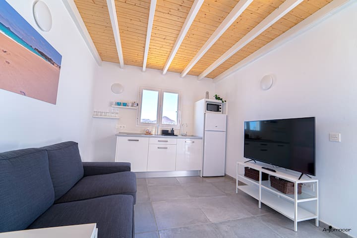 Apartamentos y Villas Anjomacar en Tahiche managed Airbnb listing 2