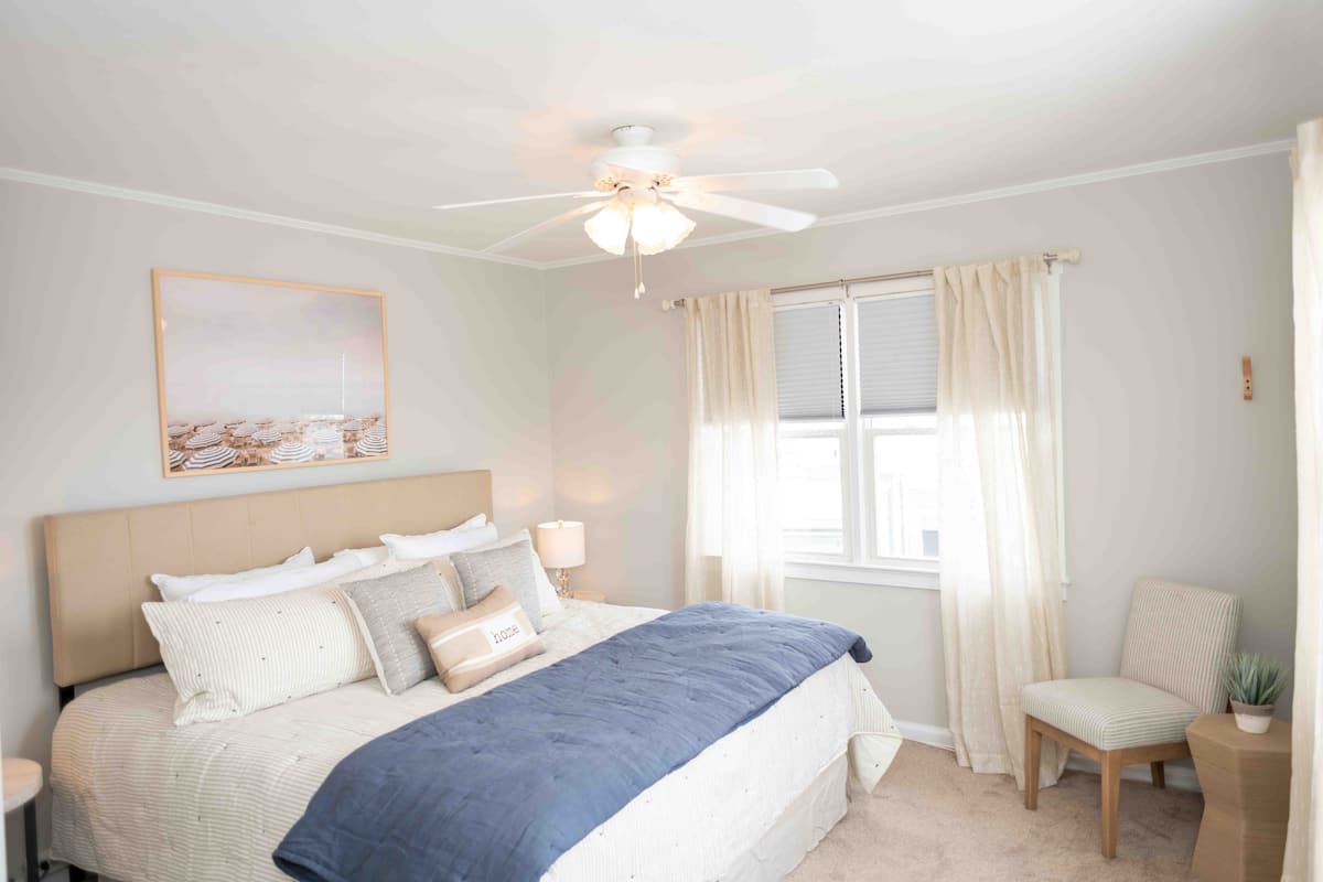 Bedroom in the 4-bedroom Point Pleasant Beach summer rental that sleeps 8