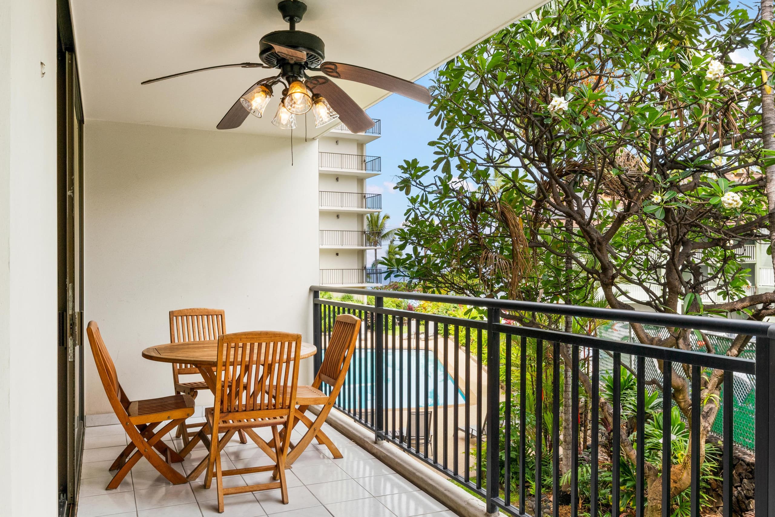 Condo in Kailua-Kona · ★4.38 · 2 bedrooms · 2 beds · 2 shared baths - Image 1