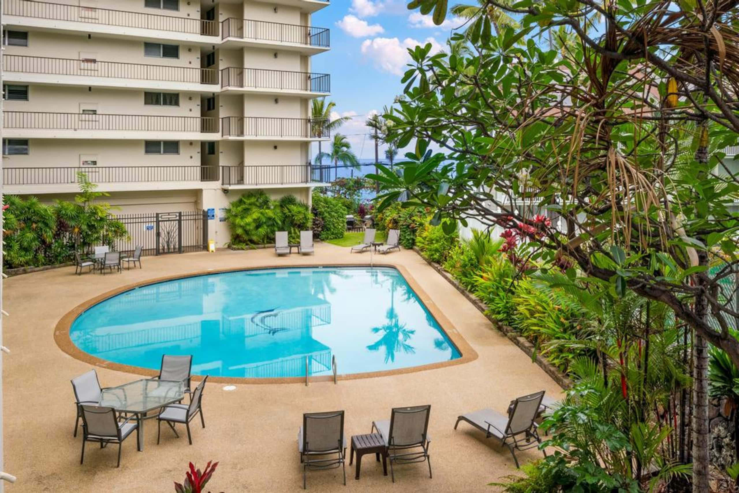 Condo in Kailua-Kona · ★4.38 · 2 bedrooms · 2 beds · 2 shared baths - Image 34