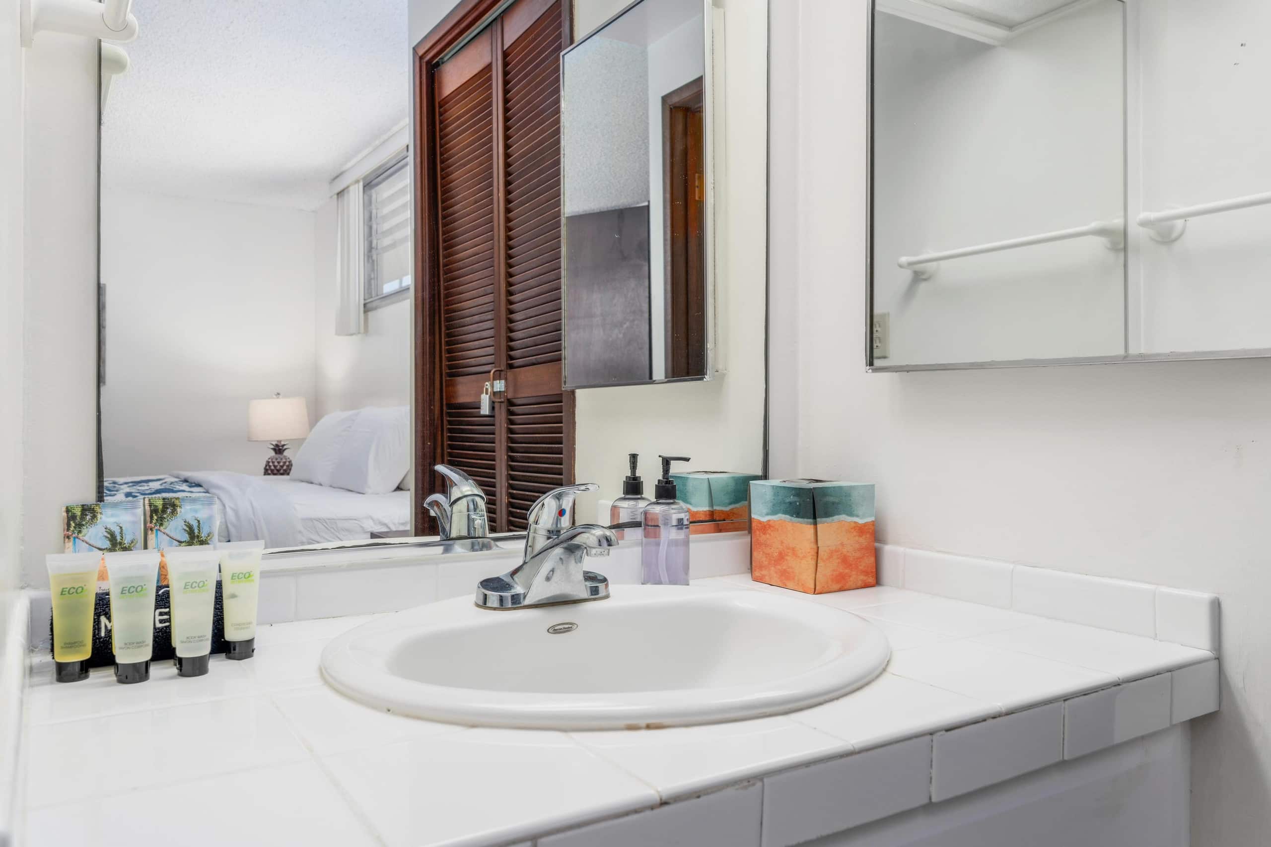 Condo in Kailua-Kona · ★4.38 · 2 bedrooms · 2 beds · 2 shared baths - Image 30