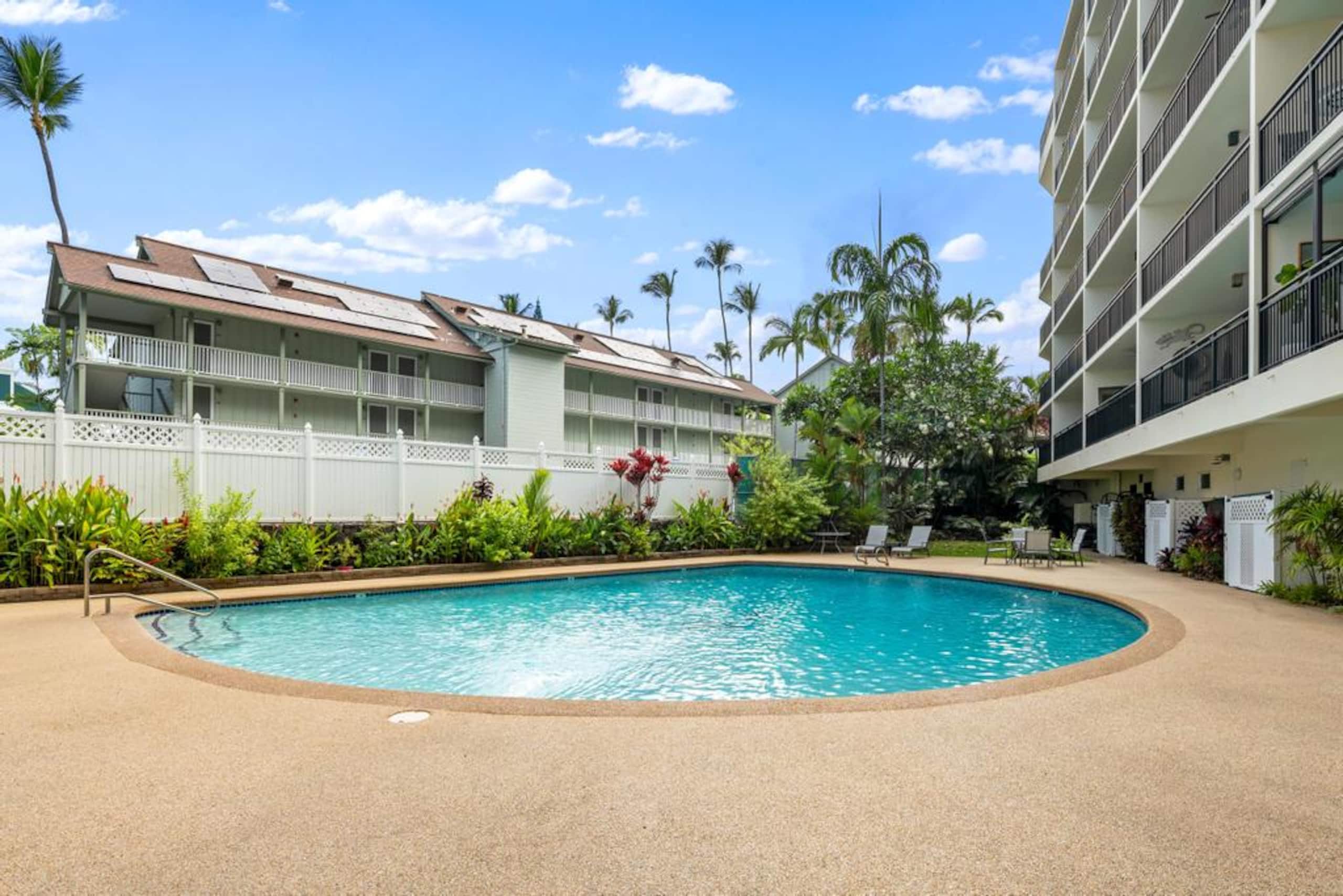Condo in Kailua-Kona · ★4.38 · 2 bedrooms · 2 beds · 2 shared baths - Image 7