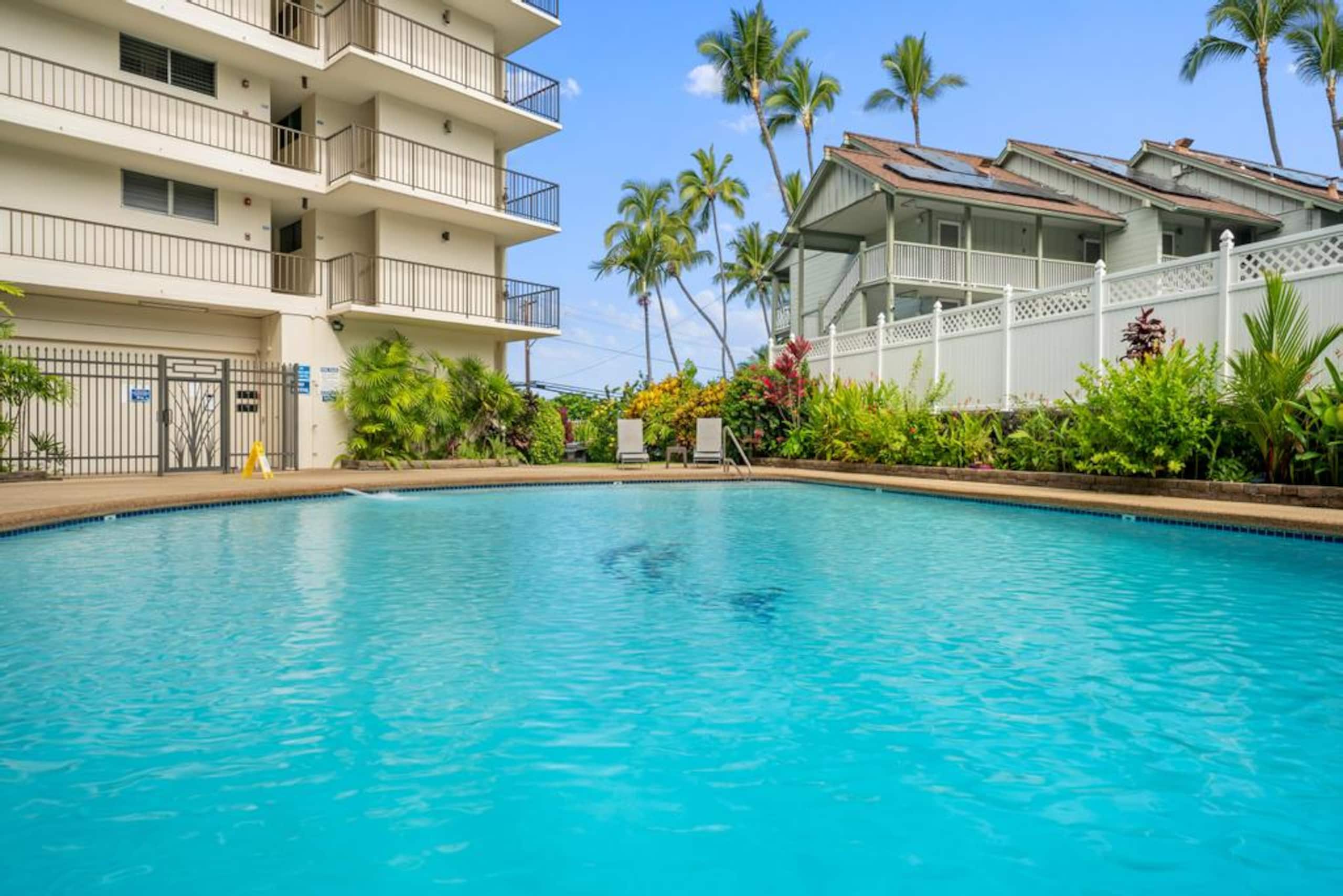 Condo in Kailua-Kona · ★4.38 · 2 bedrooms · 2 beds · 2 shared baths - Image 35