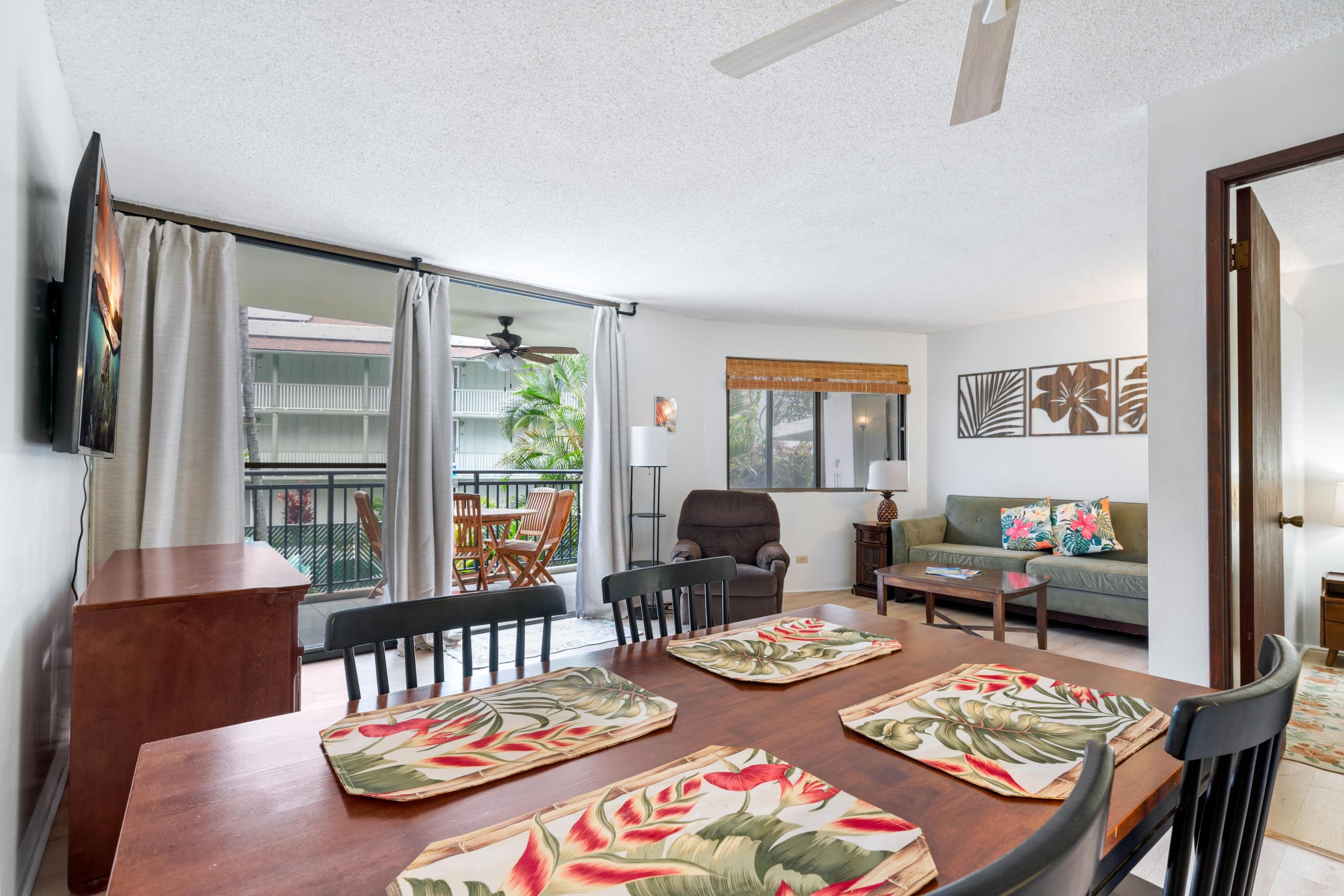 Condo in Kailua-Kona · ★4.38 · 2 bedrooms · 2 beds · 2 shared baths - Image 2