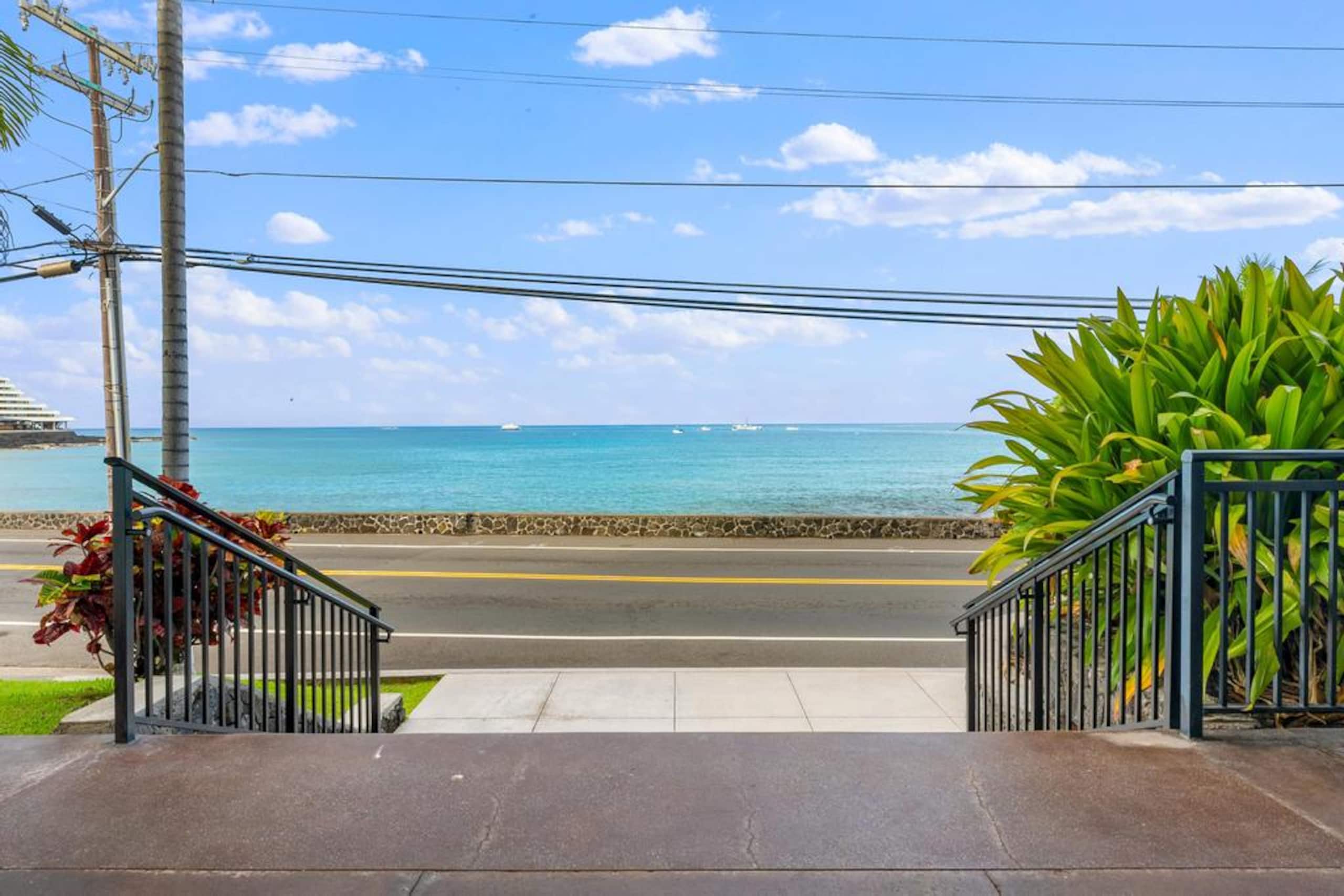 Condo in Kailua-Kona · ★4.38 · 2 bedrooms · 2 beds · 2 shared baths - Image 8