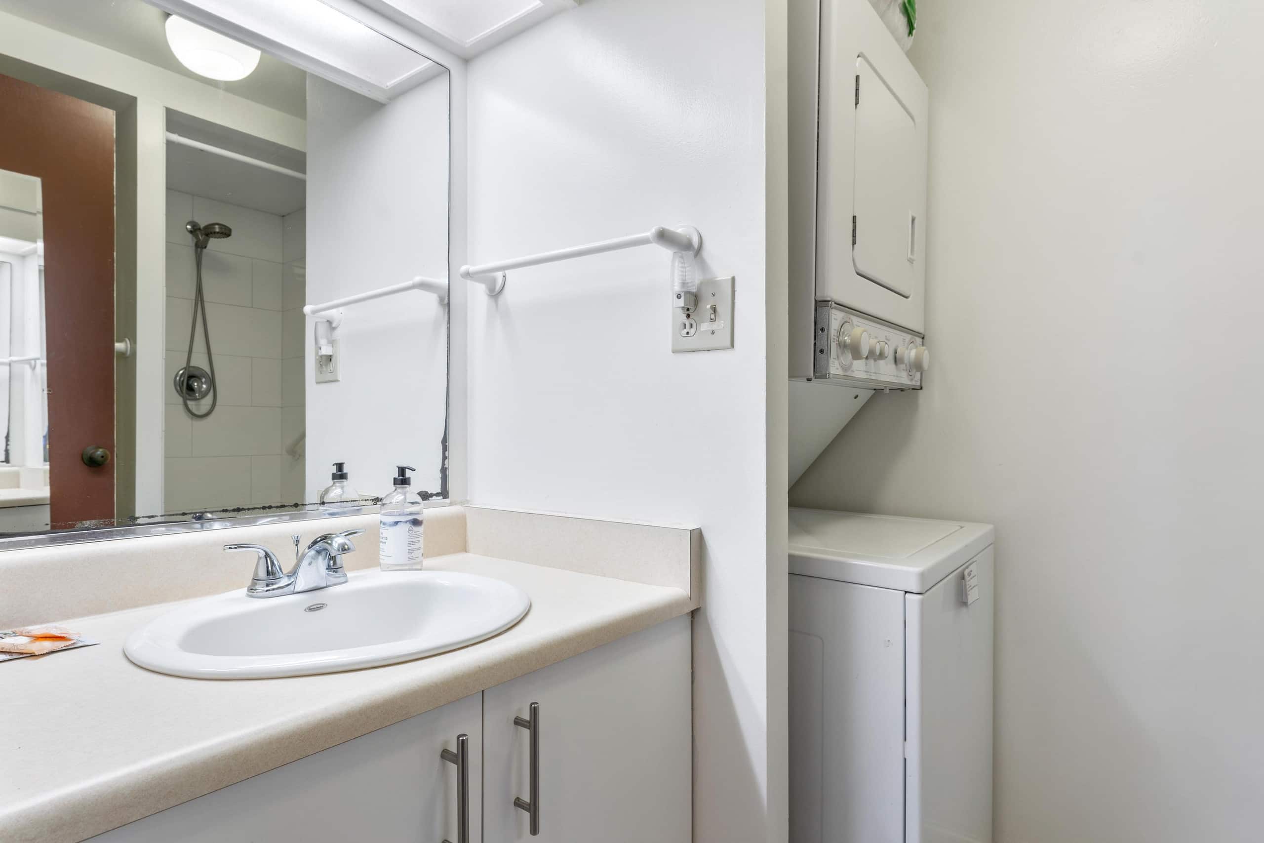 Condo in Kailua-Kona · ★4.38 · 2 bedrooms · 2 beds · 2 shared baths - Image 24