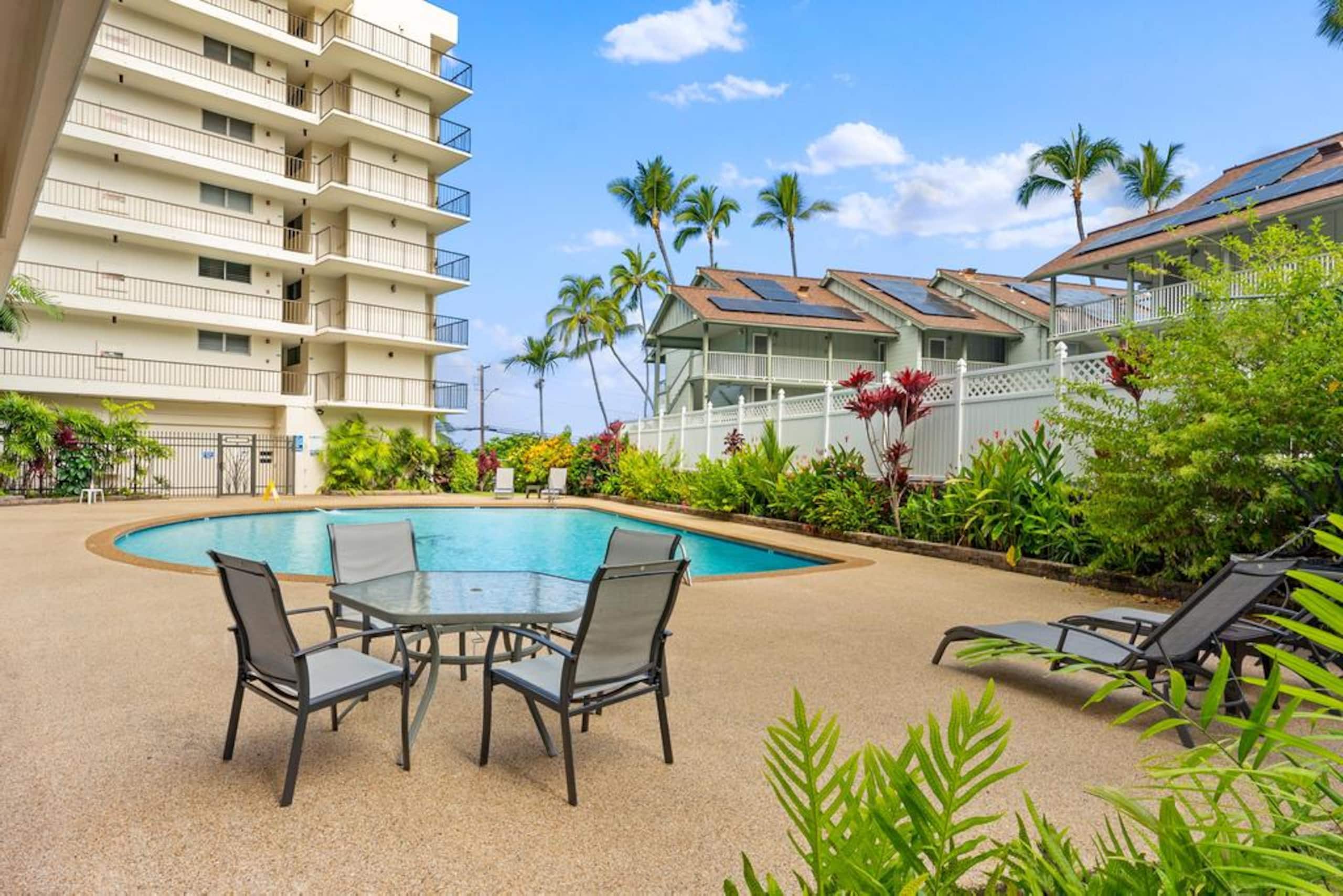 Condo in Kailua-Kona · ★4.38 · 2 bedrooms · 2 beds · 2 shared baths - Image 37