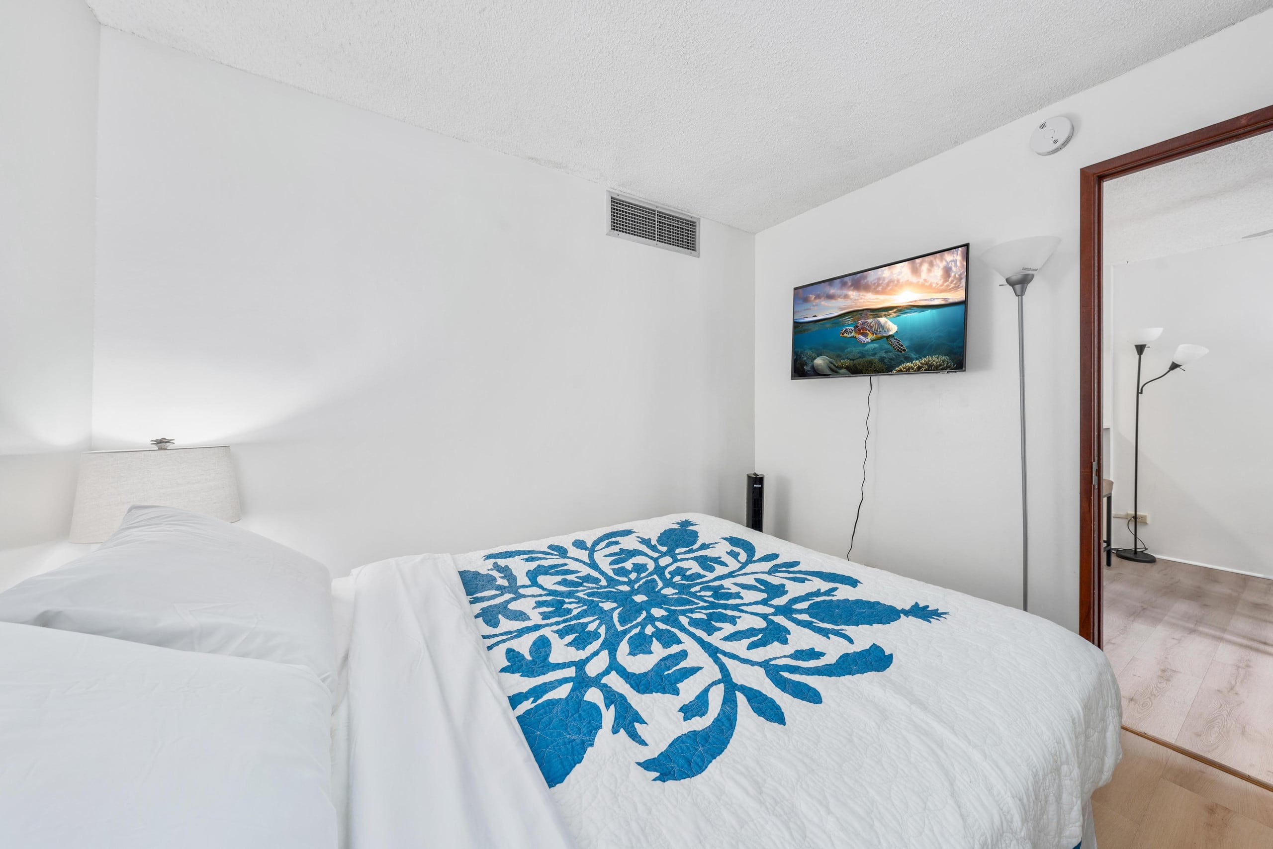 Condo in Kailua-Kona · ★4.38 · 2 bedrooms · 2 beds · 2 shared baths - Image 20