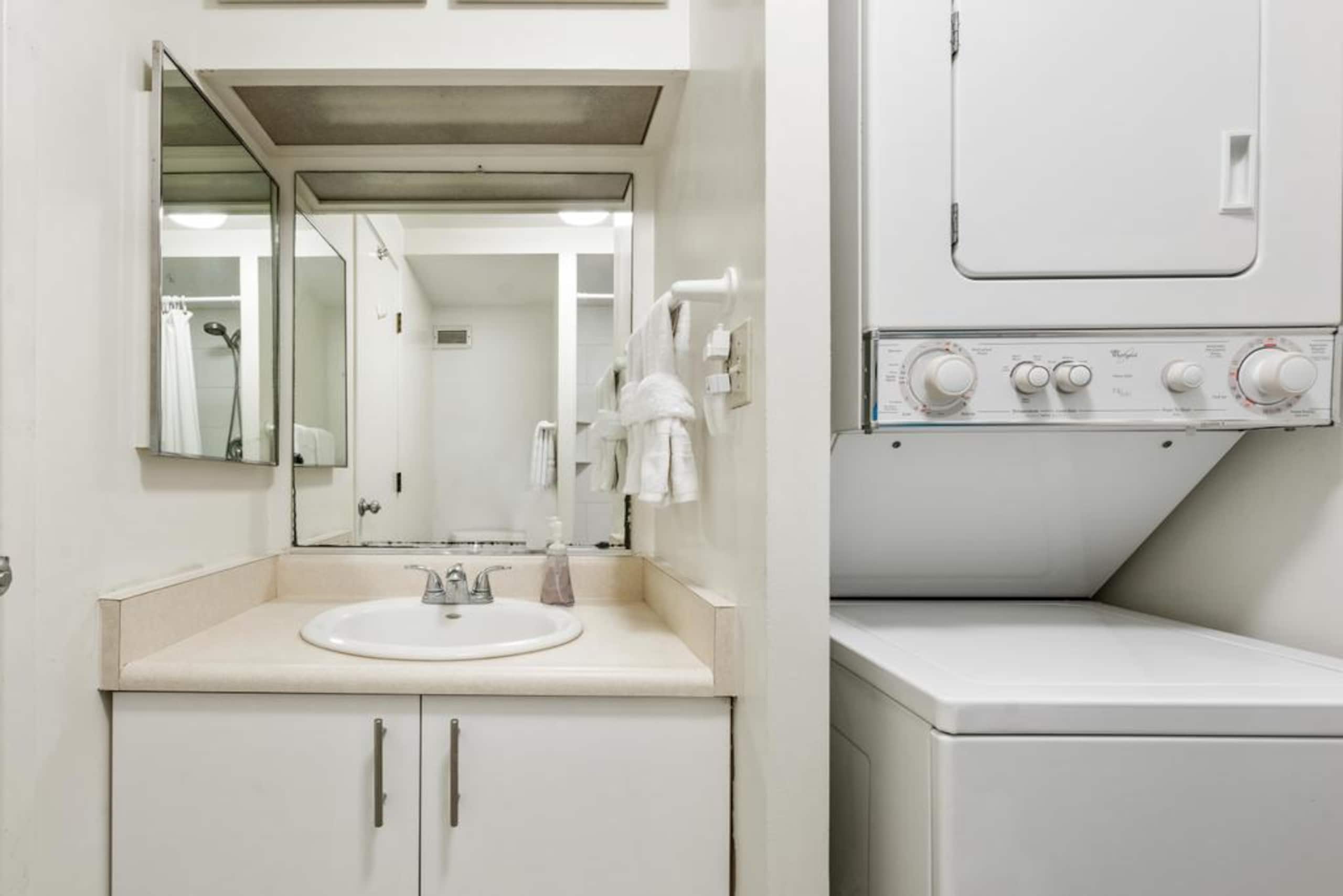 Condo in Kailua-Kona · ★4.38 · 2 bedrooms · 2 beds · 2 shared baths - Image 25