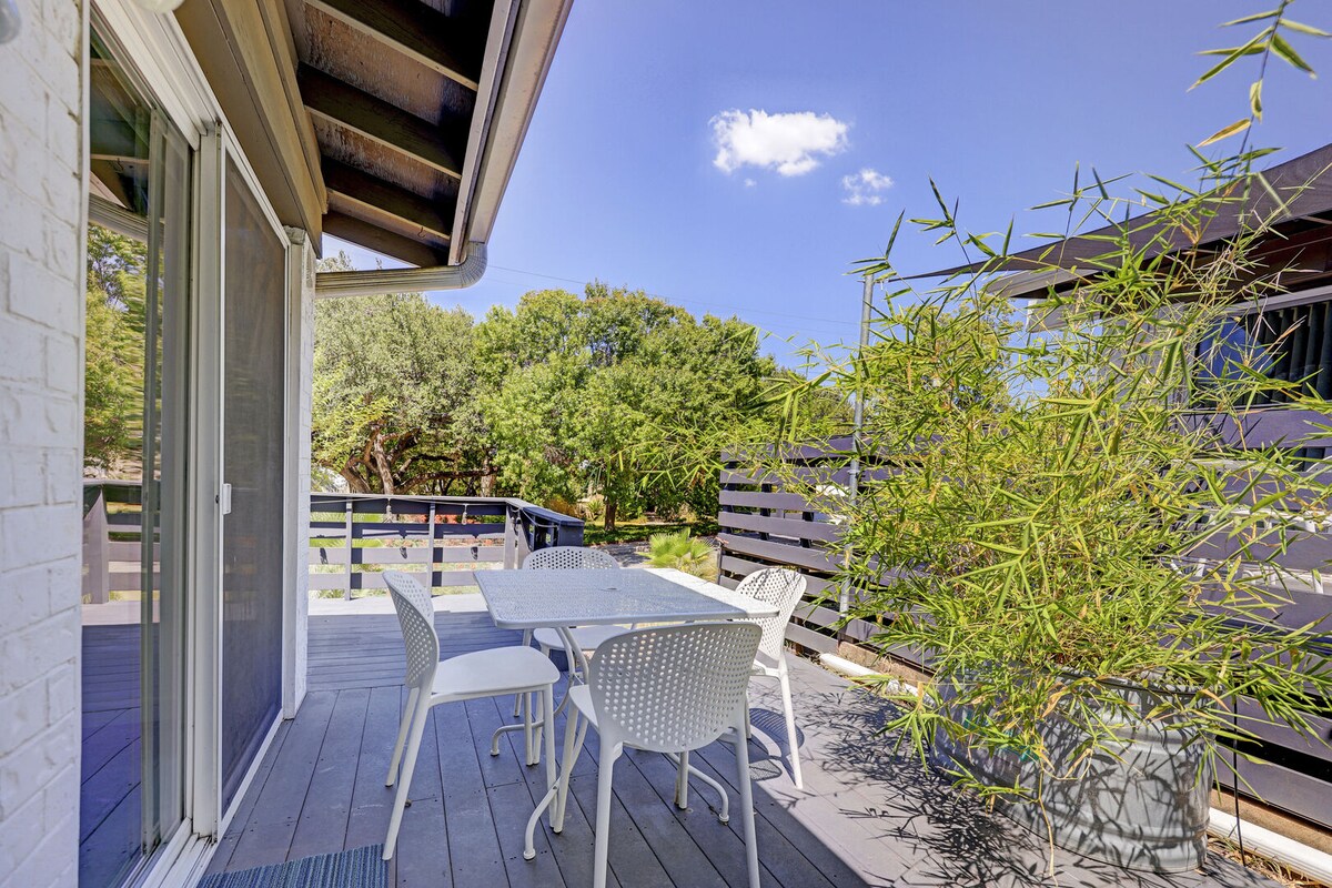 The Tiffany | Pet-Friendly SoCo Townhome