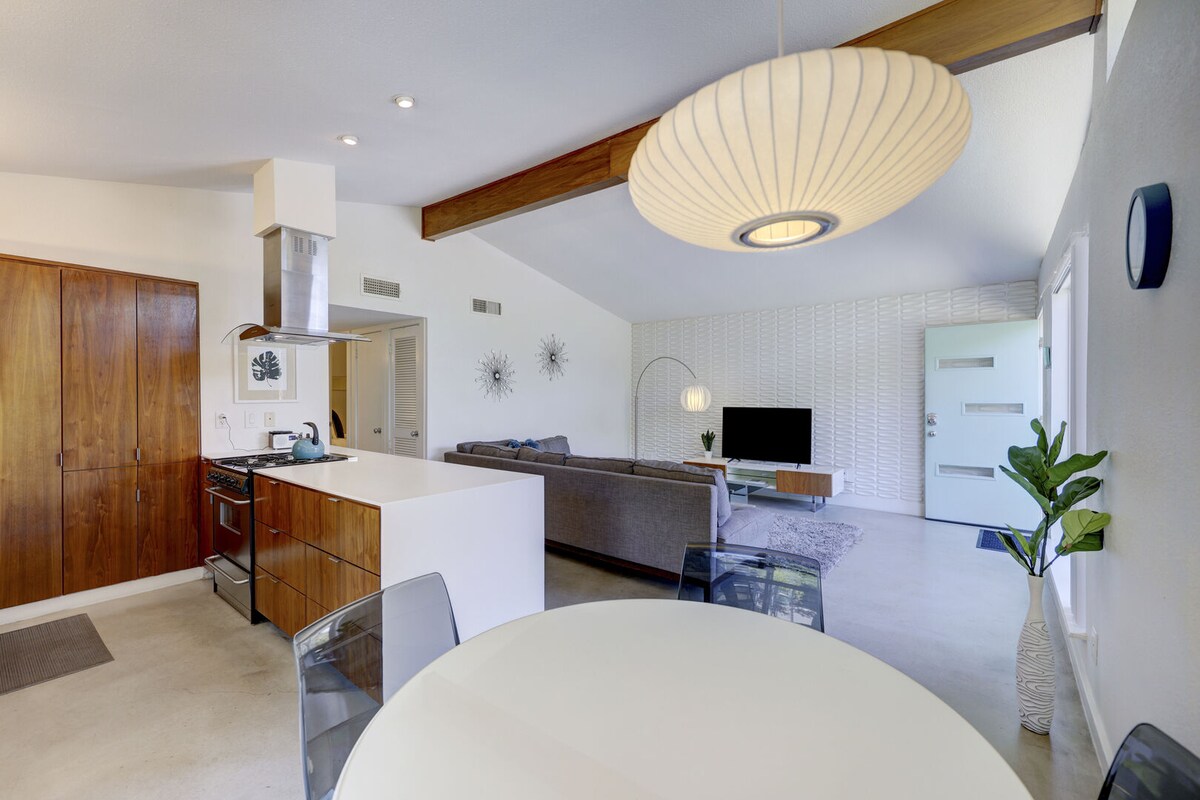 The Tiffany | Pet-Friendly SoCo Townhome