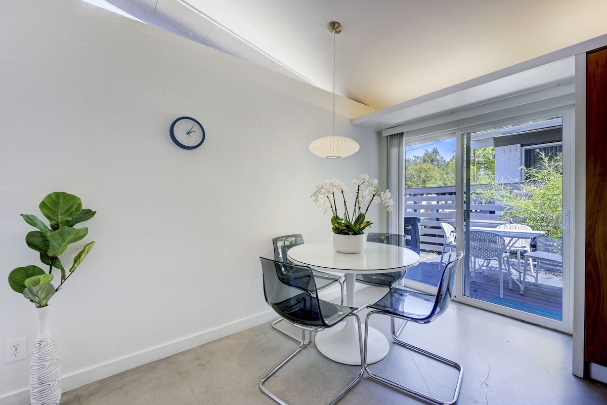 The Tiffany | Pet-Friendly SoCo Townhome