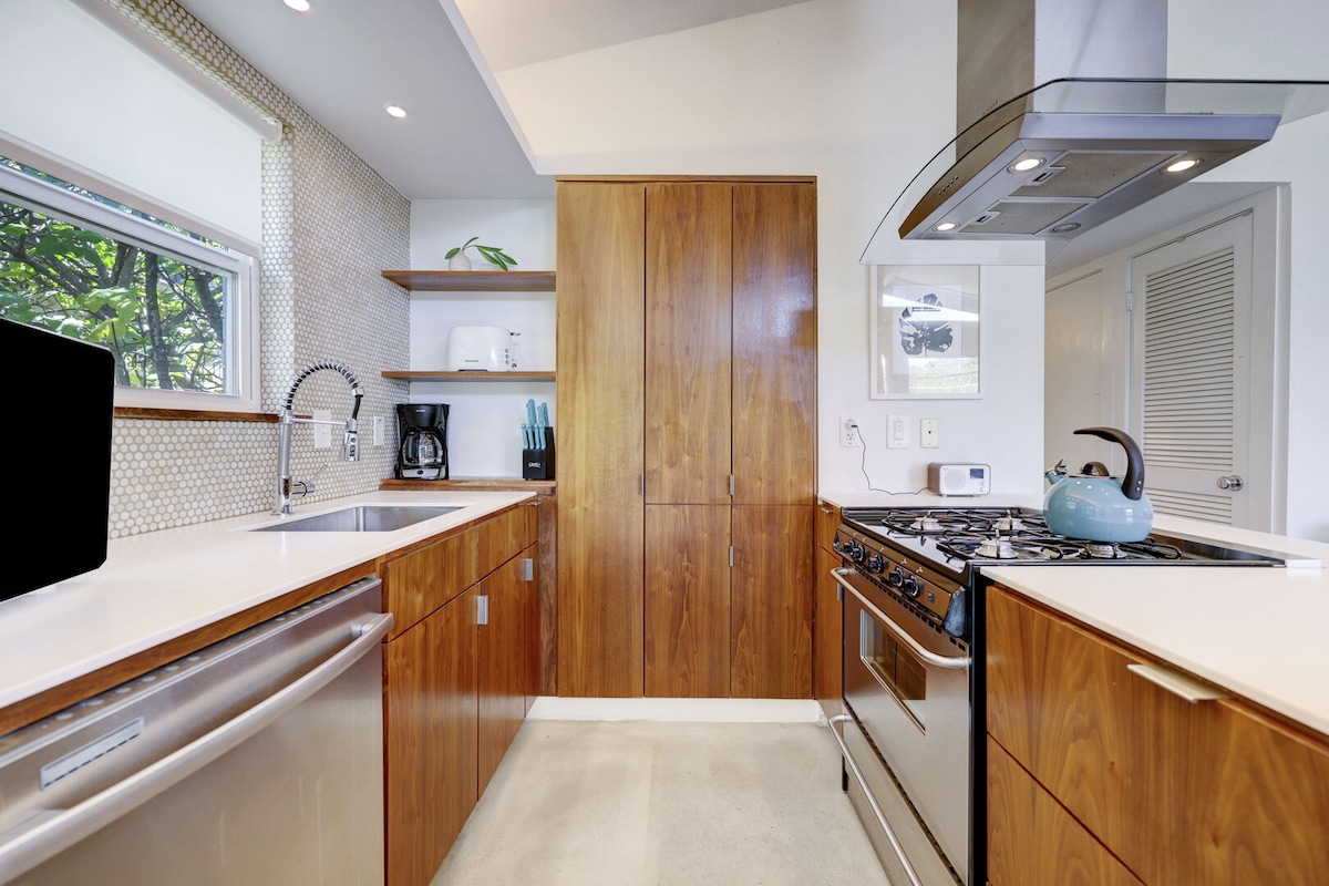 The Tiffany | Pet-Friendly SoCo Townhome