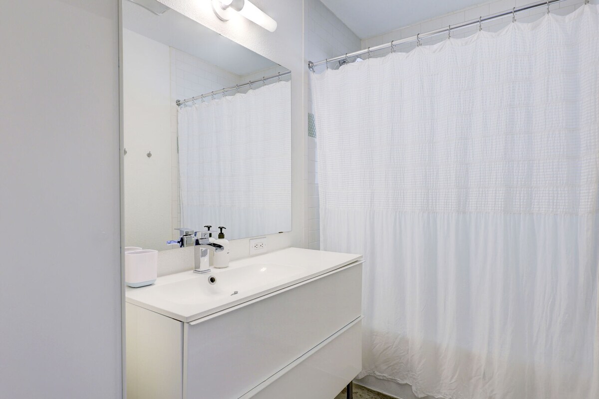 The Tiffany | Pet-Friendly SoCo Townhome