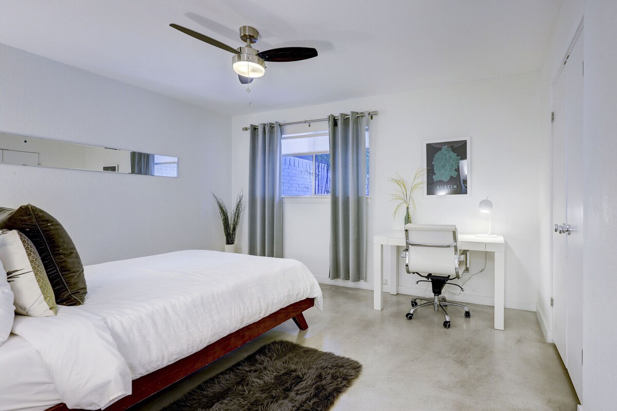 The Tiffany | Pet-Friendly SoCo Townhome