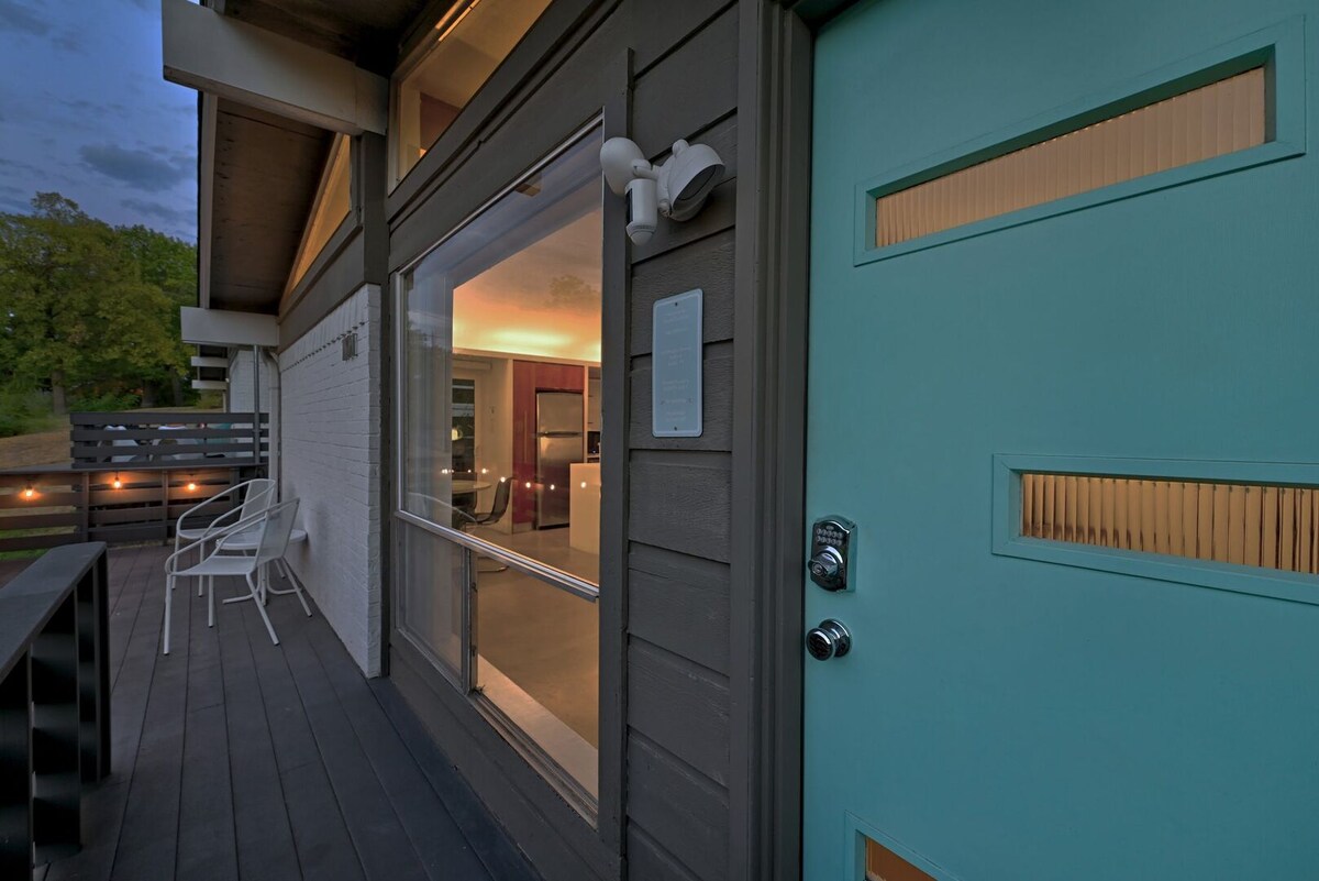The Tiffany | Pet-Friendly SoCo Townhome