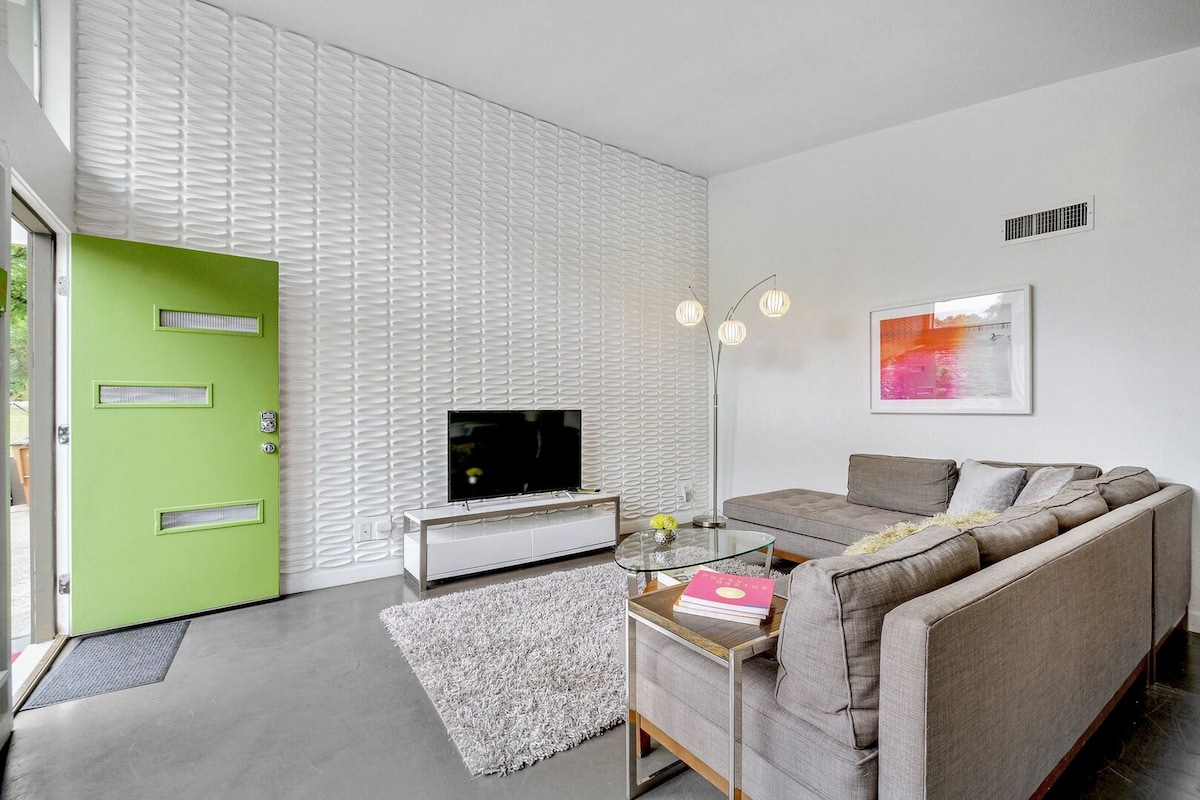 The Verde | Chic SoCo Retreat + Pet Friendly