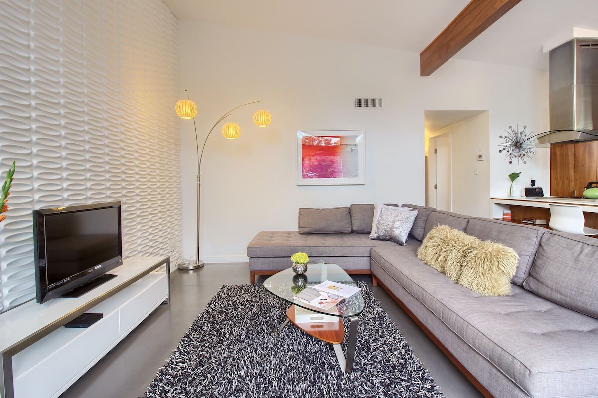 The Verde | Chic SoCo Retreat + Pet Friendly