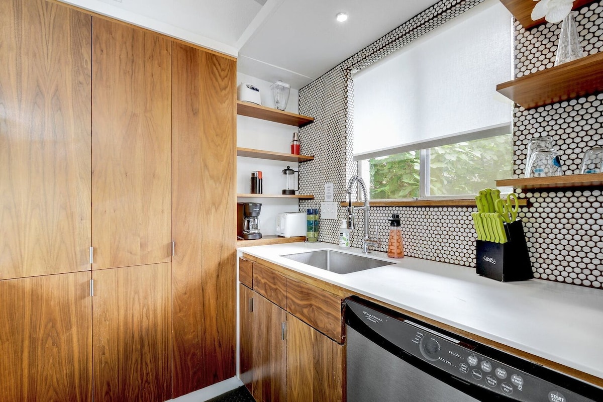 The Verde | Chic SoCo Retreat + Pet Friendly