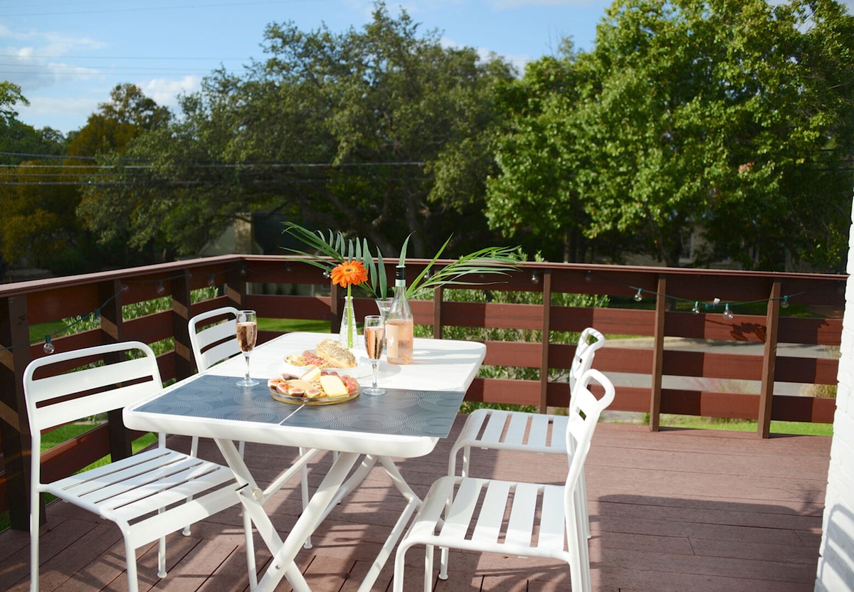 The Verde | Chic SoCo Retreat + Pet Friendly