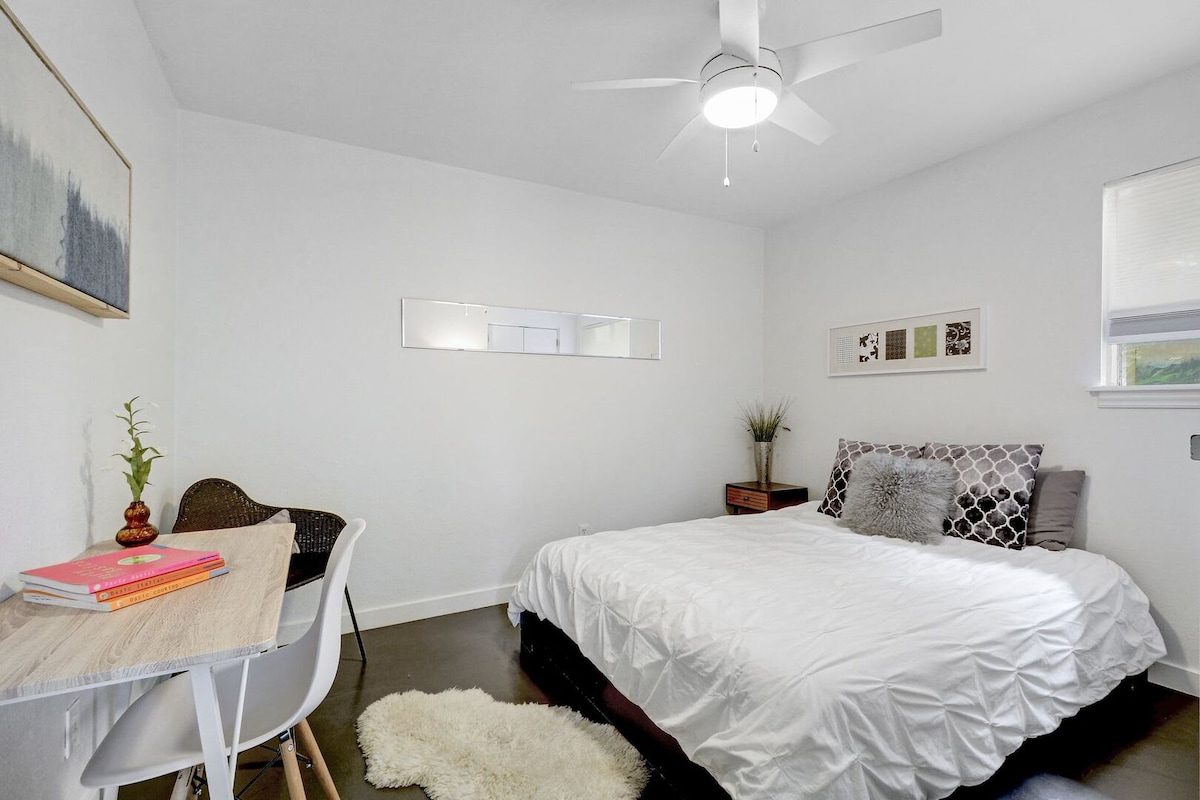 The Verde | Chic SoCo Retreat + Pet Friendly
