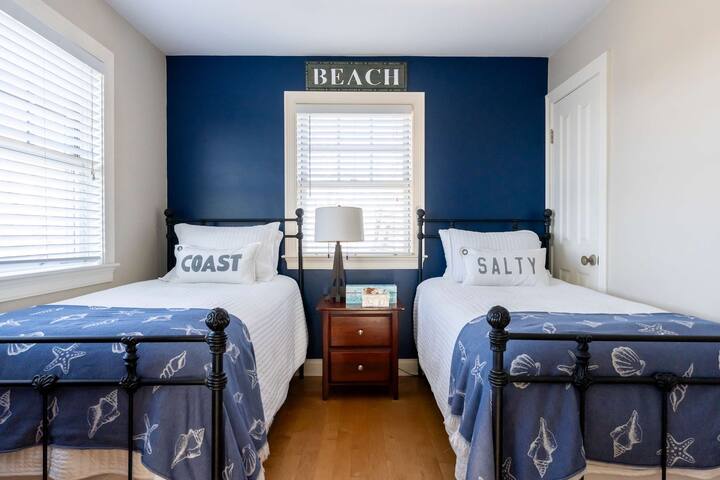 Spectacular View from Rooftop Deck | Sleeps 12 gallery image 2