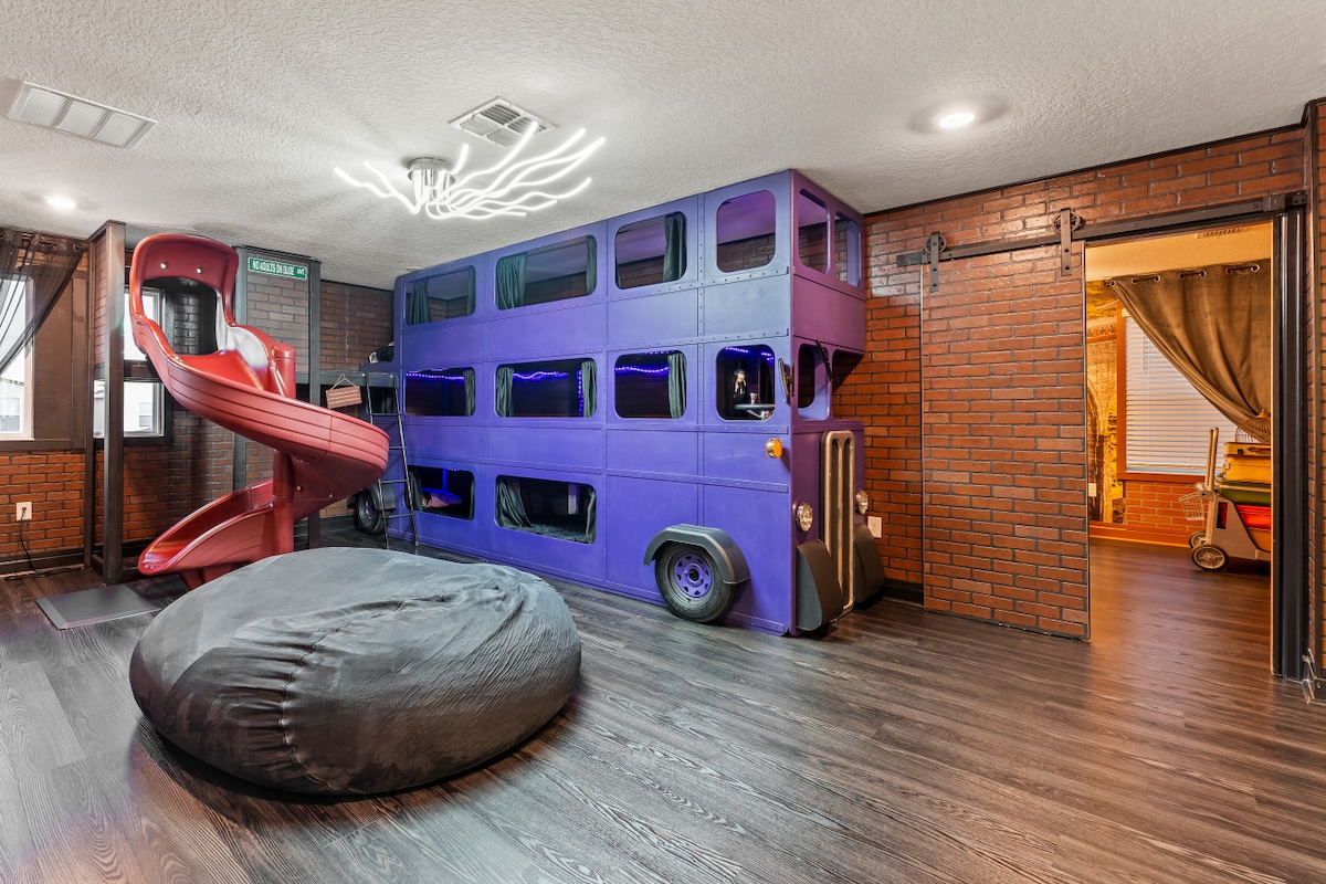 The Knight Bus room, a quick trip to a good night's sleep. ️ #PurpleBusPleasantDreams