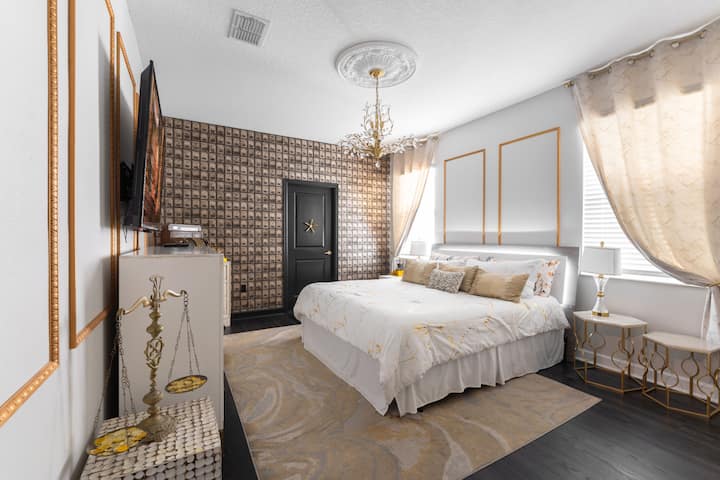 Find luxury in the Gringots Bank master bedroom.  #GringotsGlamour