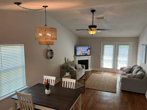 Top performing Airbnb: 5-STAR Modern Stylish Centrally Located in Albany