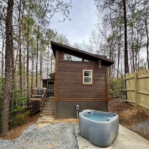 Top Airbnb: Serenity Ridge Cabin E: Couple's Holiday in Lake Lure