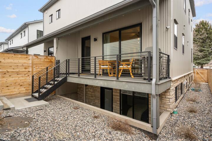 Casa Opa – Immaculate luxury townhome just a few b gallery image 3