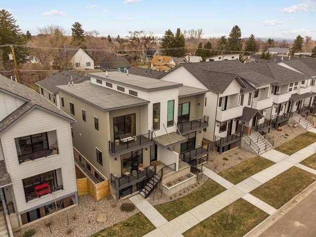Casa Opa – Immaculate luxury townhome just a few b gallery image 4
