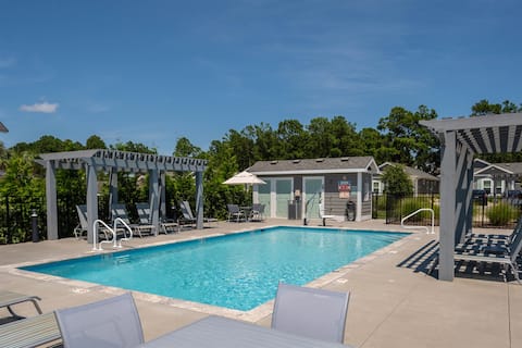 Coral Cove- Backyard-Hot Tub-Walk to beach-Dogs ok