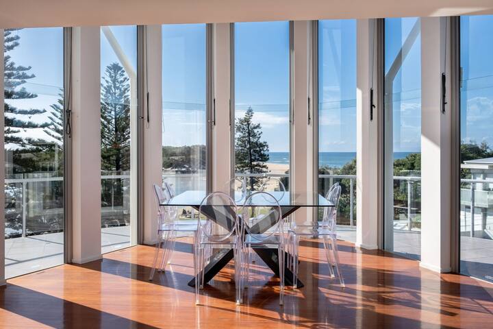 Amazing Currimundi Lakefront Ocean Penthouse